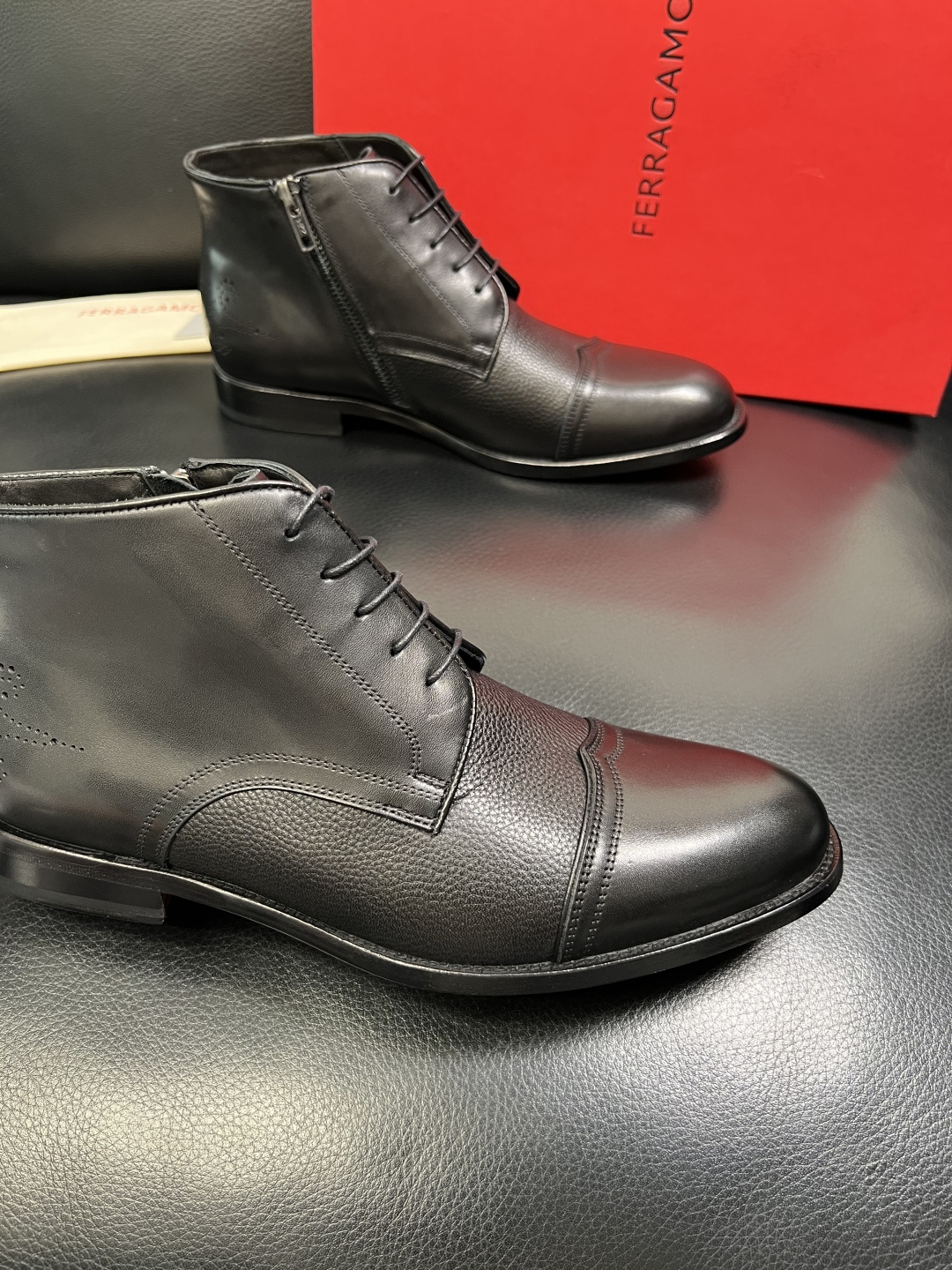 Ferragamo 高品质 顶级工艺品 菲拉格慕 靴子高帮专柜同步发售原厂配置，意大利进口原版牛皮，进口