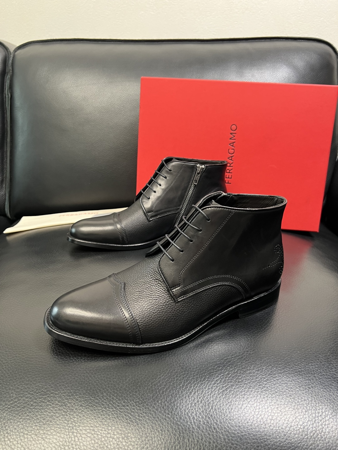 Ferragamo 高品质 顶级工艺品 菲拉格慕 靴子高帮专柜同步发售原厂配置，意大利进口原版牛皮，进口