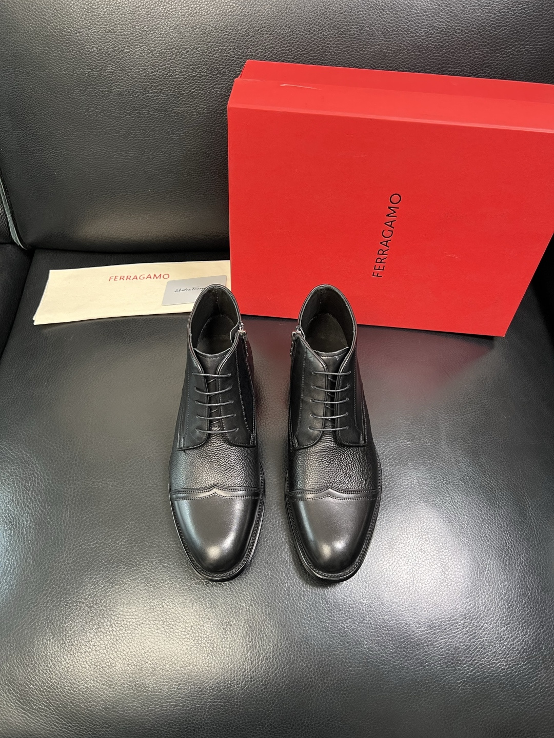 Ferragamo 高品质 顶级工艺品 菲拉格慕 靴子高帮专柜同步发售原厂配置，意大利进口原版牛皮，进口