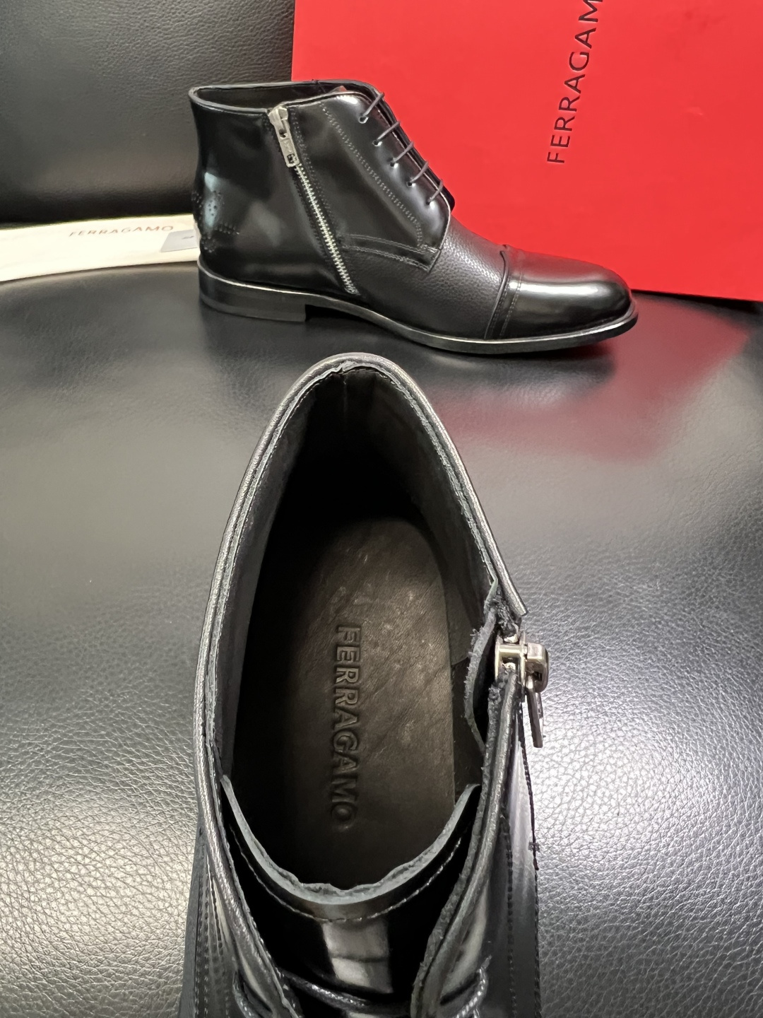 Ferragamo 高品质 顶级工艺品 菲拉格慕 靴子高帮专柜同步发售原厂配置，意大利进口原版牛皮，进口