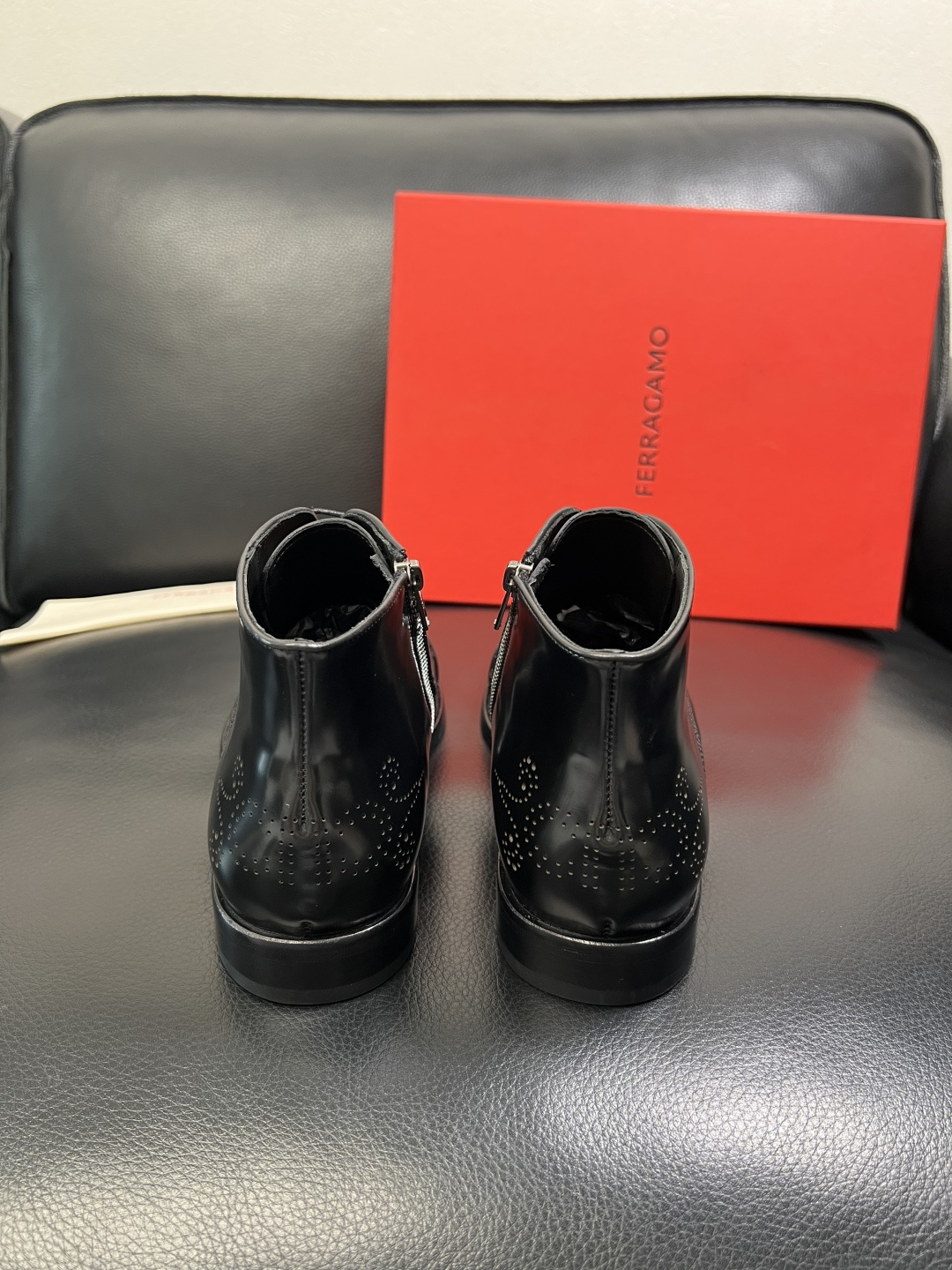 Ferragamo 高品质 顶级工艺品 菲拉格慕 靴子高帮专柜同步发售原厂配置，意大利进口原版牛皮，进口