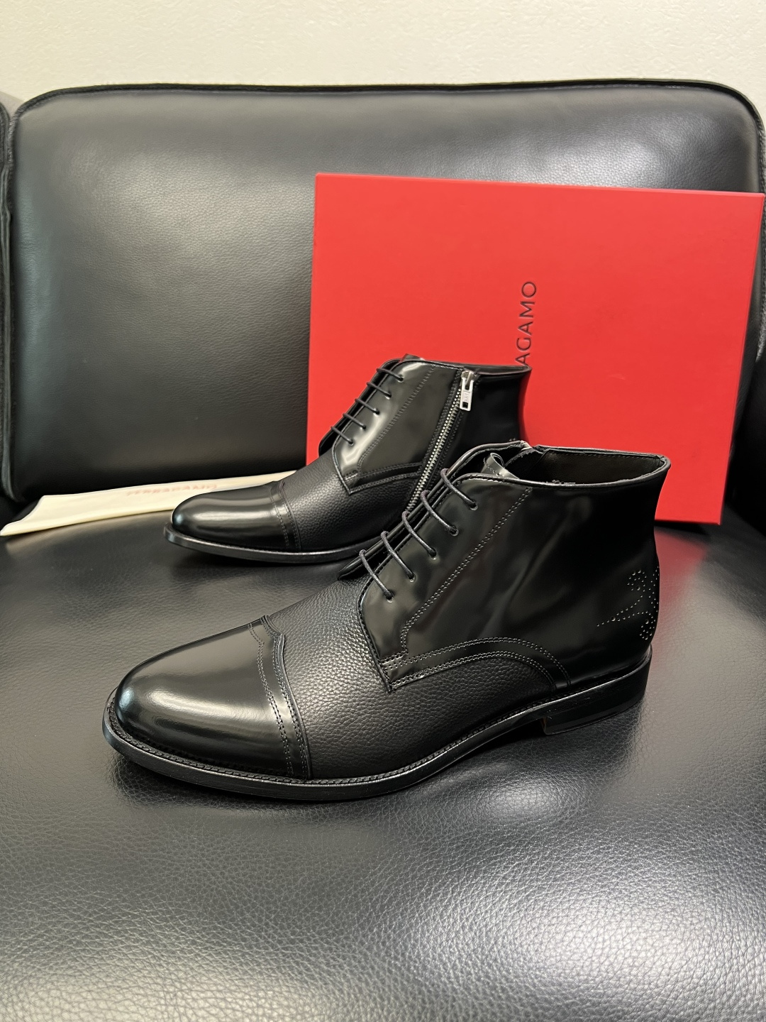 Ferragamo 高品质 顶级工艺品 菲拉格慕 靴子高帮专柜同步发售原厂配置，意大利进口原版牛皮，进口