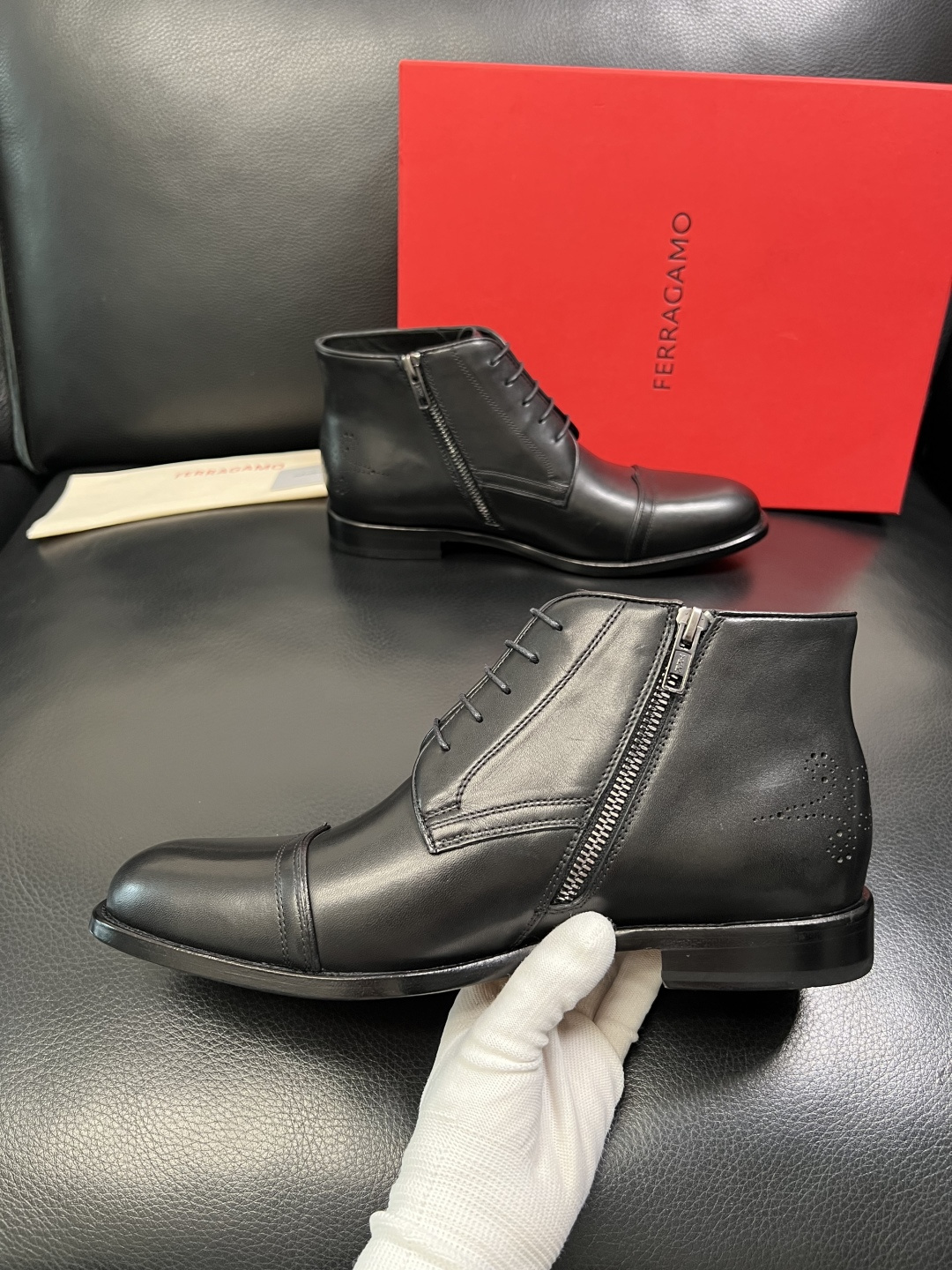 Ferragamo 高品质 顶级工艺品 菲拉格慕 靴子高帮专柜同步发售原厂配置，意大利进口原版牛皮，进口