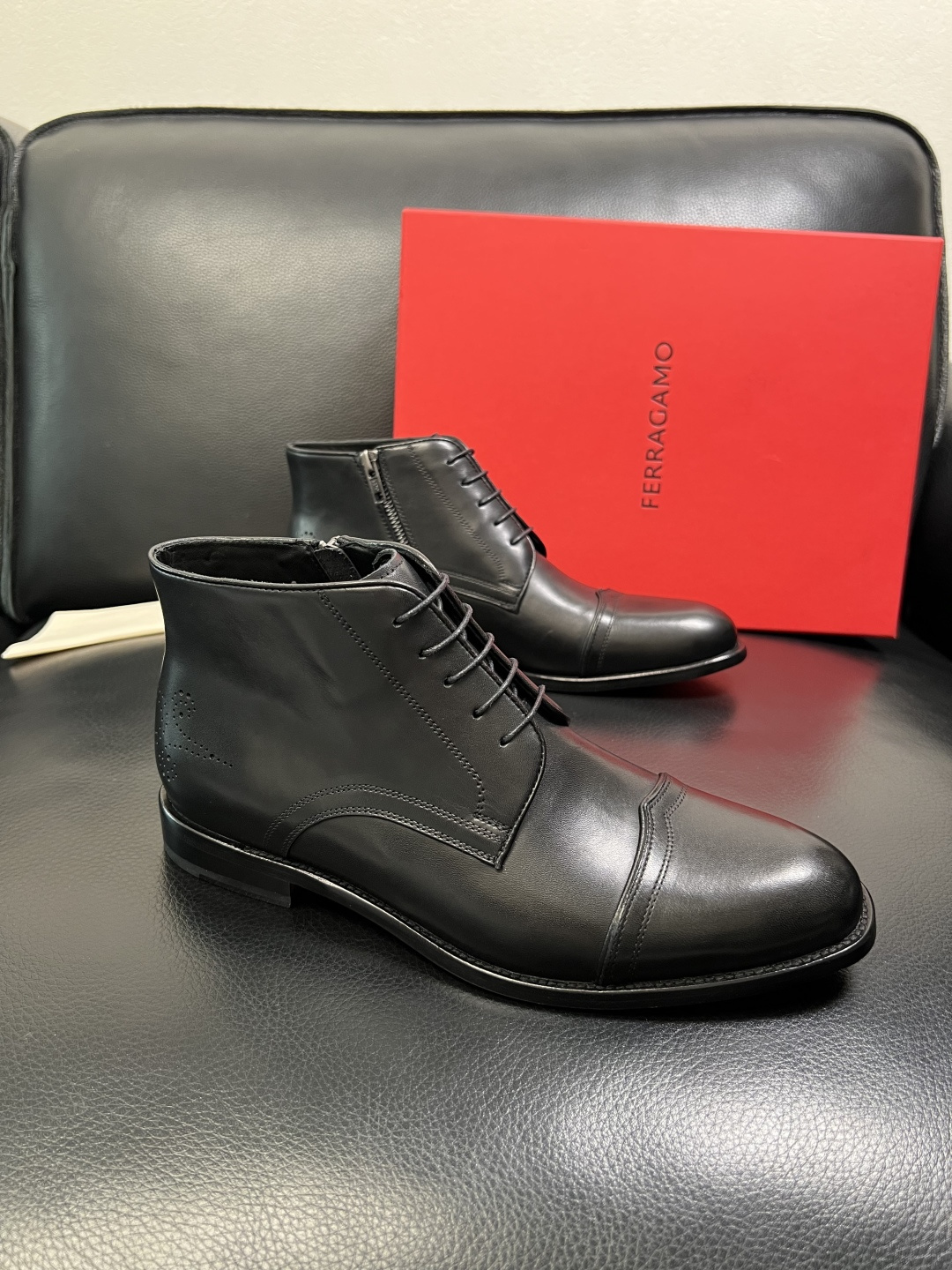 Ferragamo 高品质 顶级工艺品 菲拉格慕 靴子高帮专柜同步发售原厂配置，意大利进口原版牛皮，进口