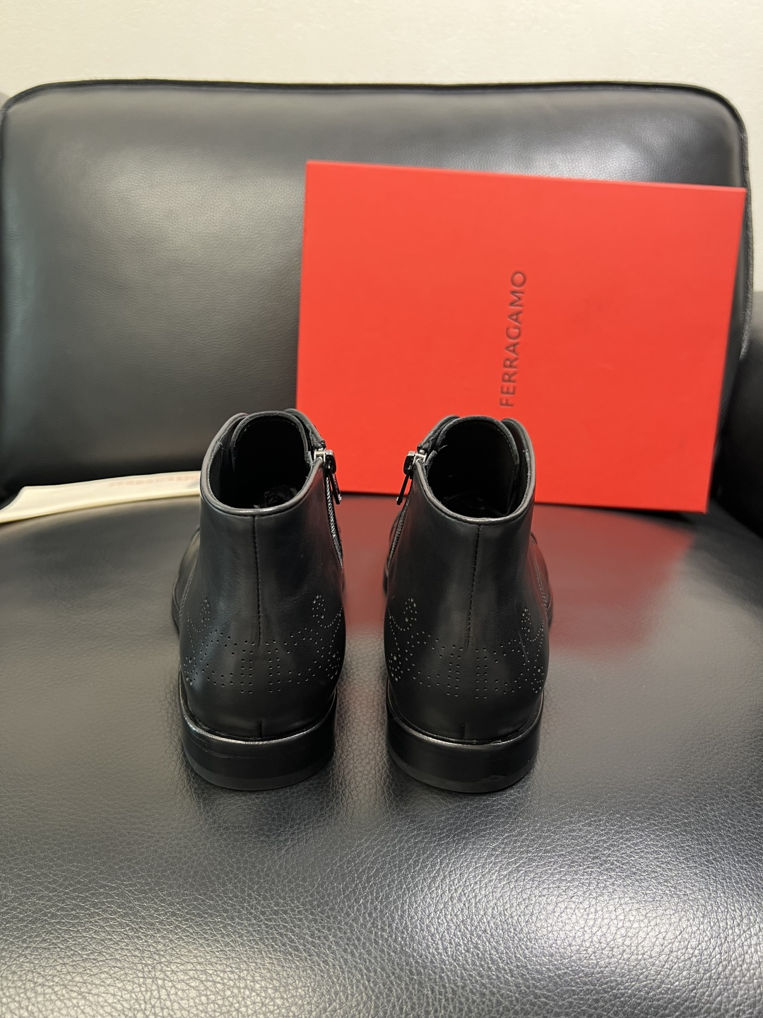 Ferragamo 高品质 顶级工艺品 菲拉格慕 靴子高帮专柜同步发售原厂配置，意大利进口原版牛皮，进口