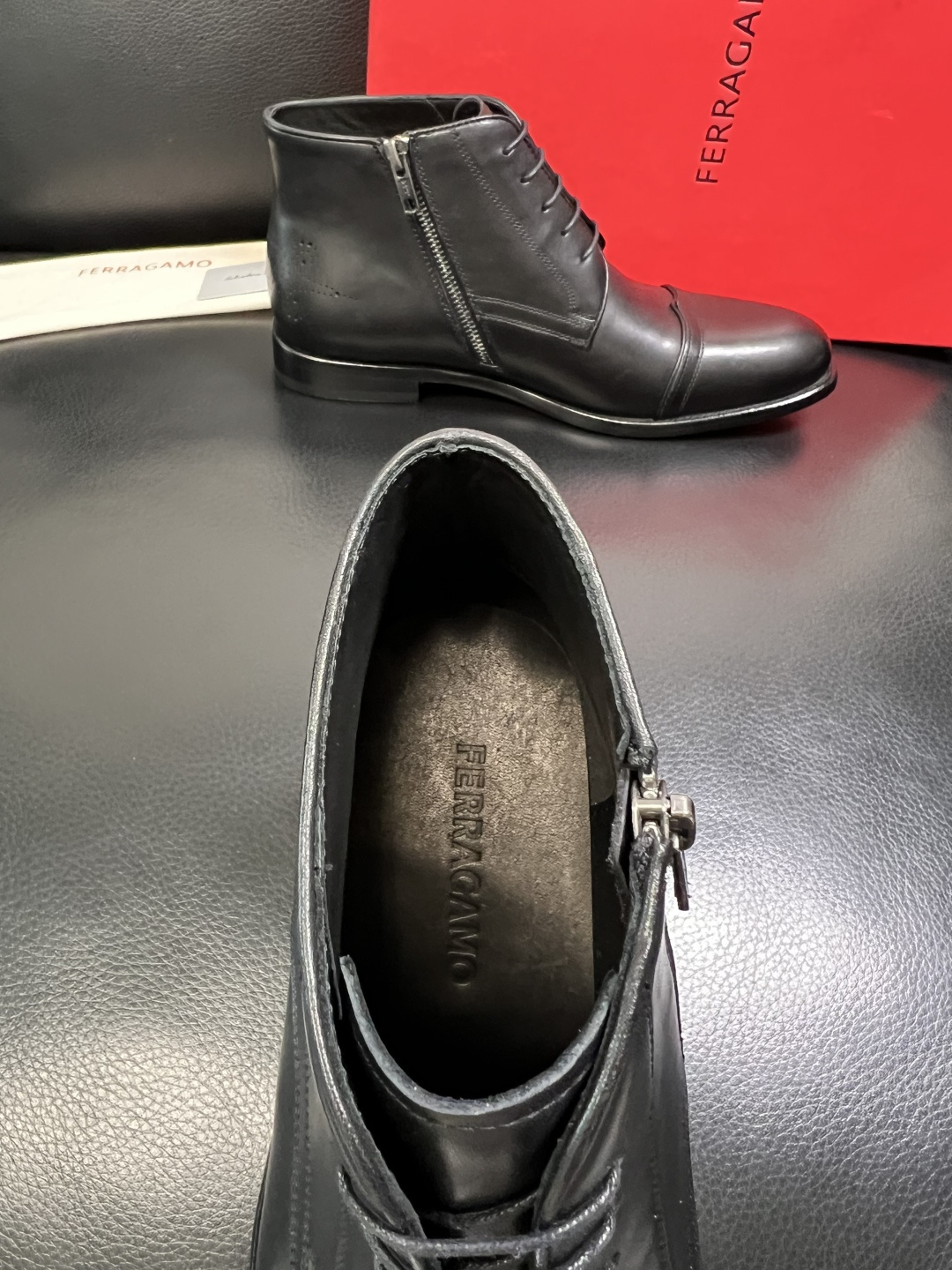 Ferragamo 高品质 顶级工艺品 菲拉格慕 靴子高帮专柜同步发售原厂配置，意大利进口原版牛皮，进口