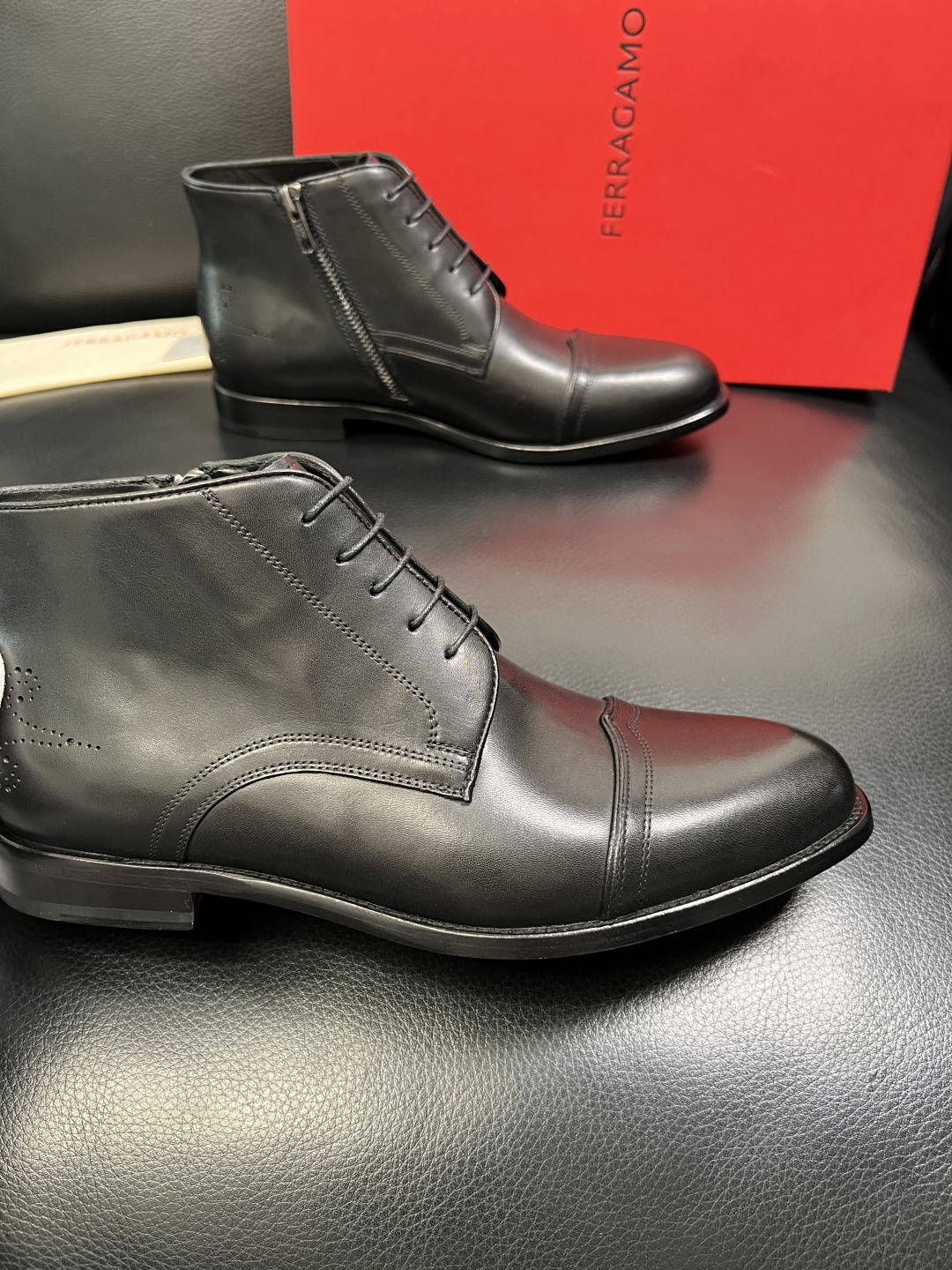 Ferragamo 高品质 顶级工艺品 菲拉格慕 靴子高帮专柜同步发售原厂配置，意大利进口原版牛皮，进口