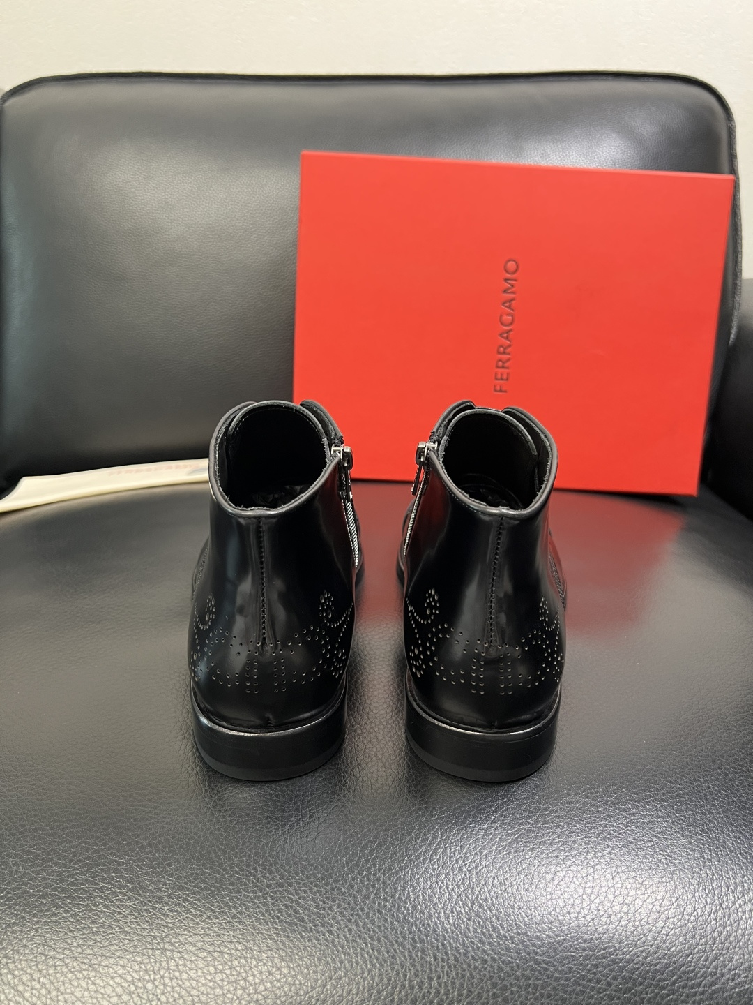 Ferragamo 高品质 顶级工艺品 菲拉格慕 靴子高帮专柜同步发售原厂配置，意大利进口原版牛皮，进口