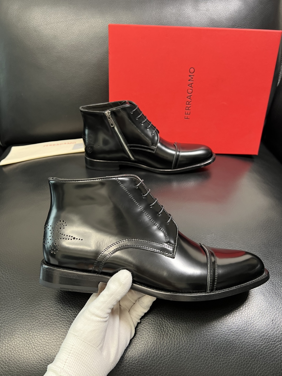 Ferragamo 高品质 顶级工艺品 菲拉格慕 靴子高帮专柜同步发售原厂配置，意大利进口原版牛皮，进口