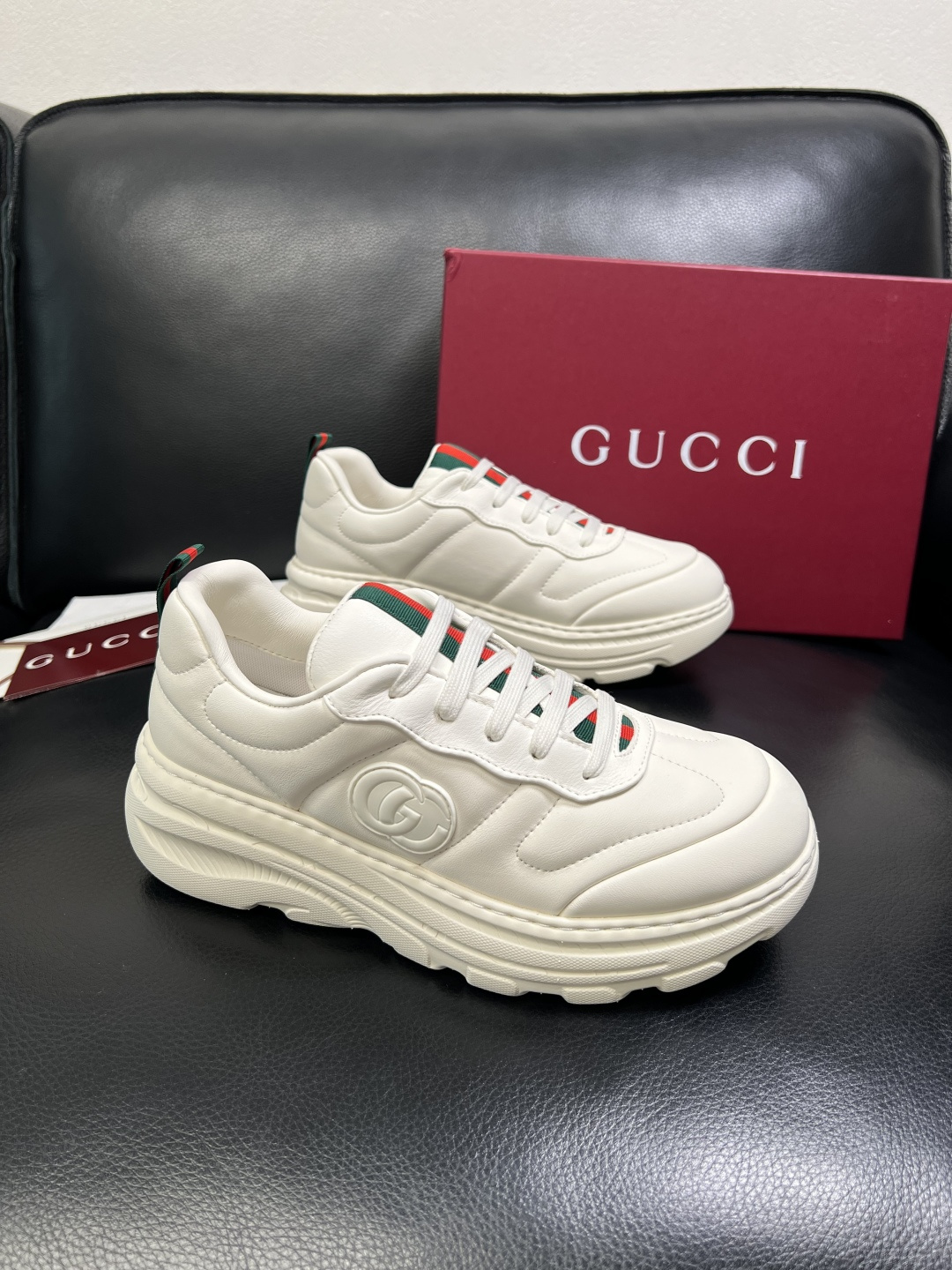 NO:690448,Gucci high-quality top handicrafts Gucci counter new model original configuration, Italian imported cowhide with printed fabrics, imported cowhide lining, breathable and comfortable, original soles are super comfortable, original factory and single goods are high quality, welcome to compare, code number 39-44 (customized 38 45),,gucci,cowhide19860909Gucci 高品质 顶级工艺品 古奇 专柜新款原厂配置,意大利进口牛皮搭配印花面料,进口牛皮内里垫,透气舒适,鞋底原厂特供原版底超级舒适,原厂跟单货高品质,欢迎对比,码数 39-44（订做 38 45）,,gucci,cowhide,Men's shoes