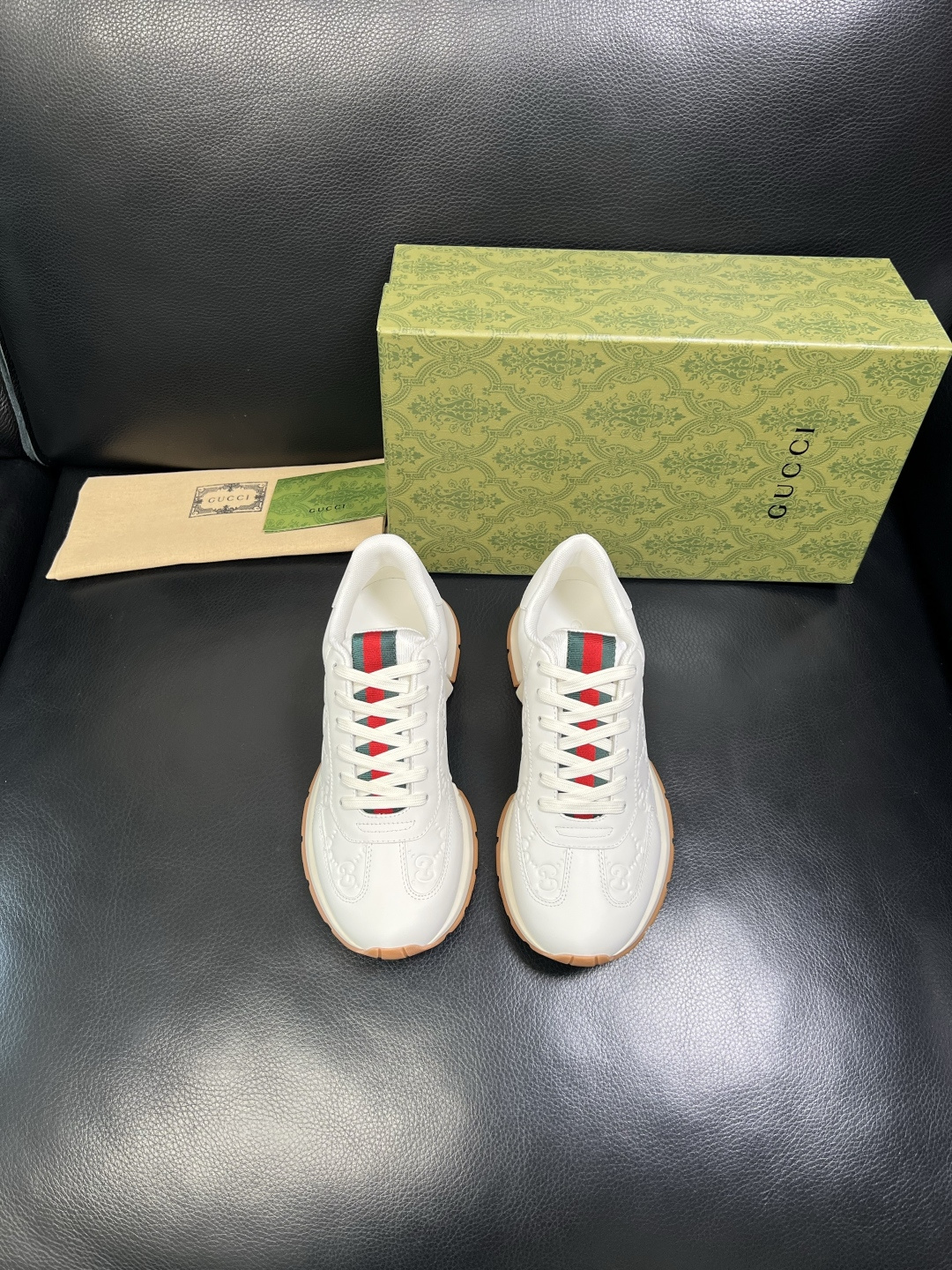 Gucci 高品质 顶级工艺品 古奇 专柜新款原厂配置，意大利进口牛皮面料，进口牛皮内里垫，透气舒适，鞋