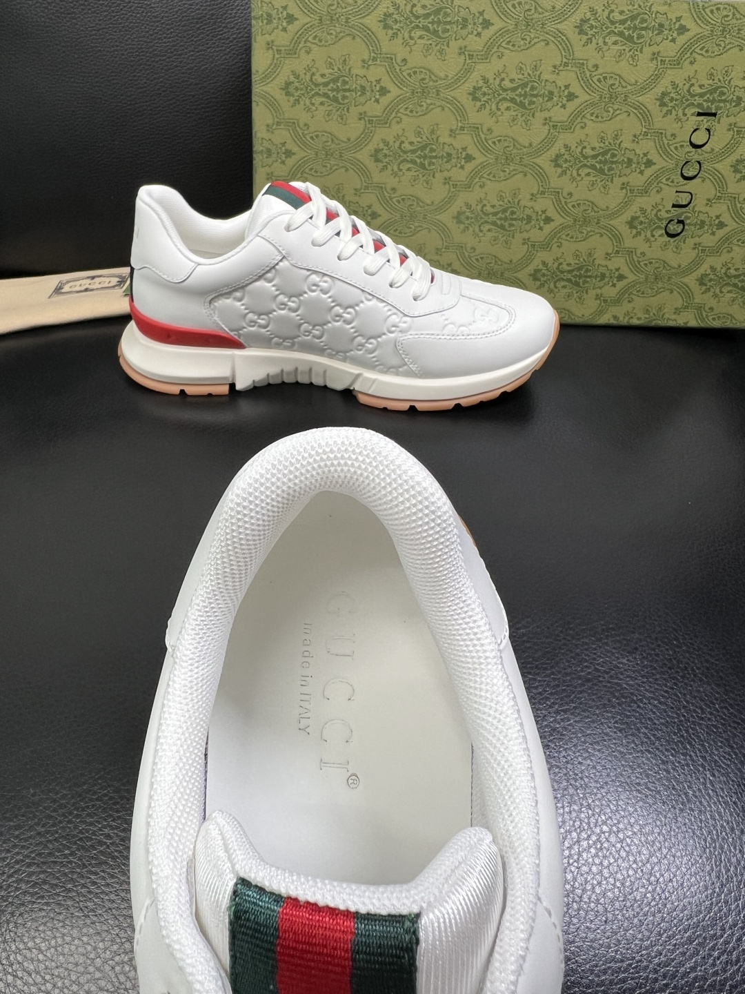 Gucci 高品质 顶级工艺品 古奇 专柜新款原厂配置，意大利进口牛皮面料，进口牛皮内里垫，透气舒适，鞋