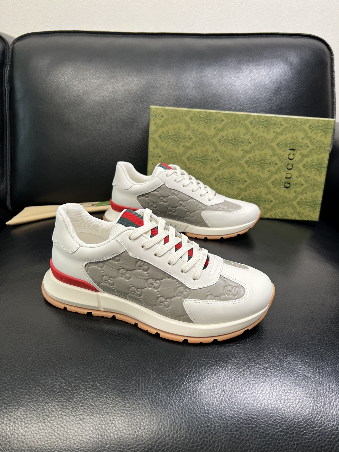 NO:690449,Gucci high-quality top handicrafts Gucci counter new model original configuration, Italian imported cowhide fabric, imported cowhide lining, breathable and comfortable, original soles are super comfortable, original factory and single goods, welcome to compare, code number 38-44 (customized 45),,gucci,cowhide19860909Gucci 高品质 顶级工艺品 古奇 专柜新款原厂配置,意大利进口牛皮面料,进口牛皮内里垫,透气舒适,鞋底原厂特供原版底超级舒适,原厂跟单货,欢迎对比,码数 38-44（订做 45）,,gucci,cowhide,Men's shoes