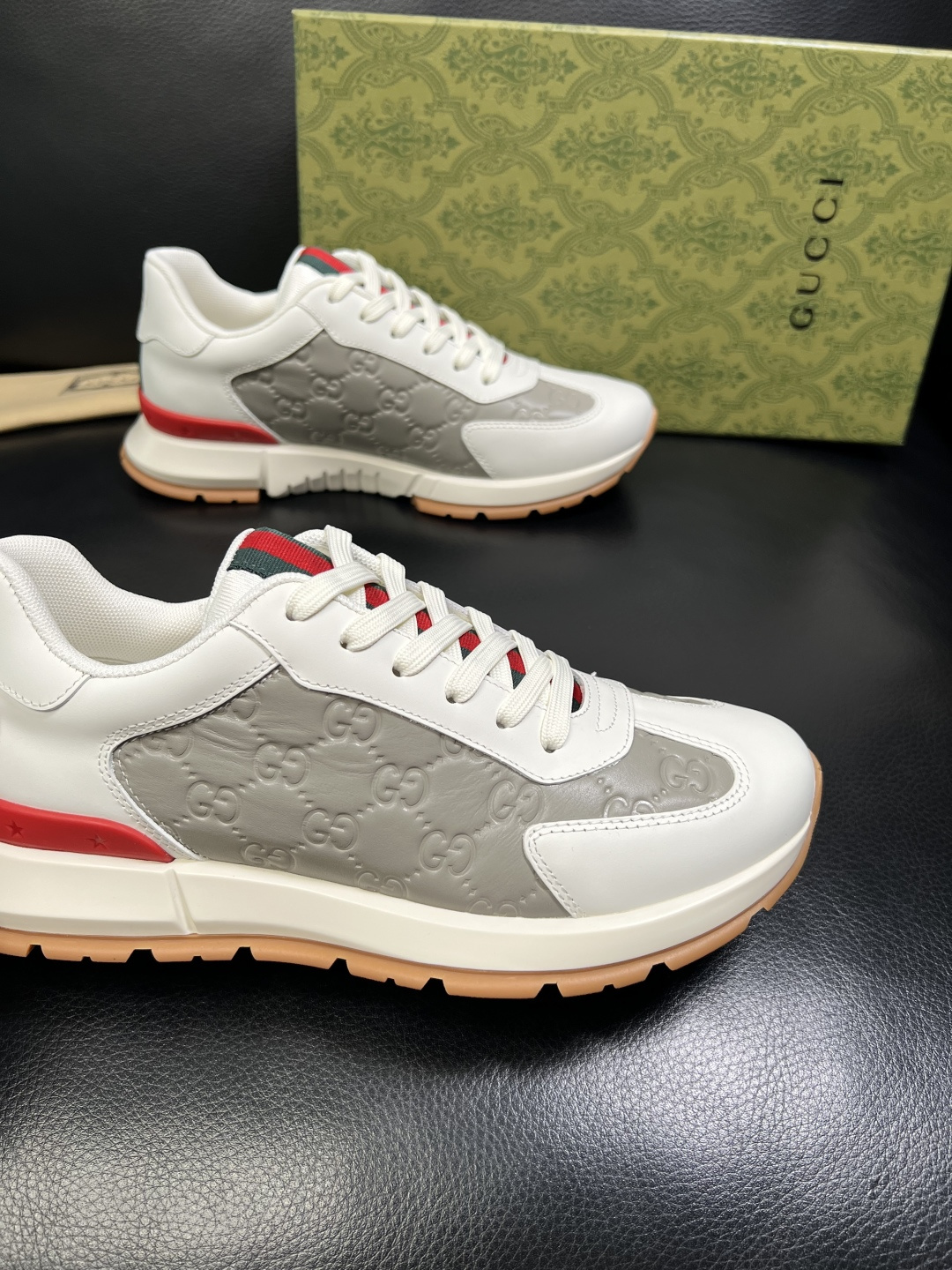 Gucci 高品质 顶级工艺品 古奇 专柜新款原厂配置，意大利进口牛皮面料，进口牛皮内里垫，透气舒适，鞋