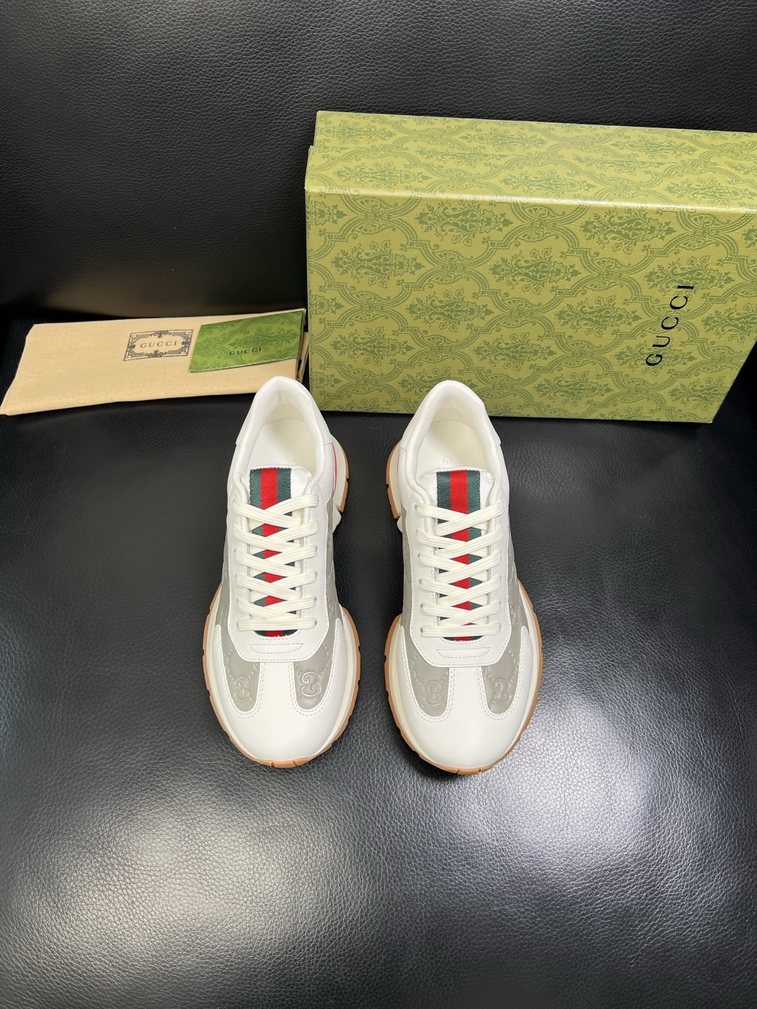 Gucci 高品质 顶级工艺品 古奇 专柜新款原厂配置，意大利进口牛皮面料，进口牛皮内里垫，透气舒适，鞋