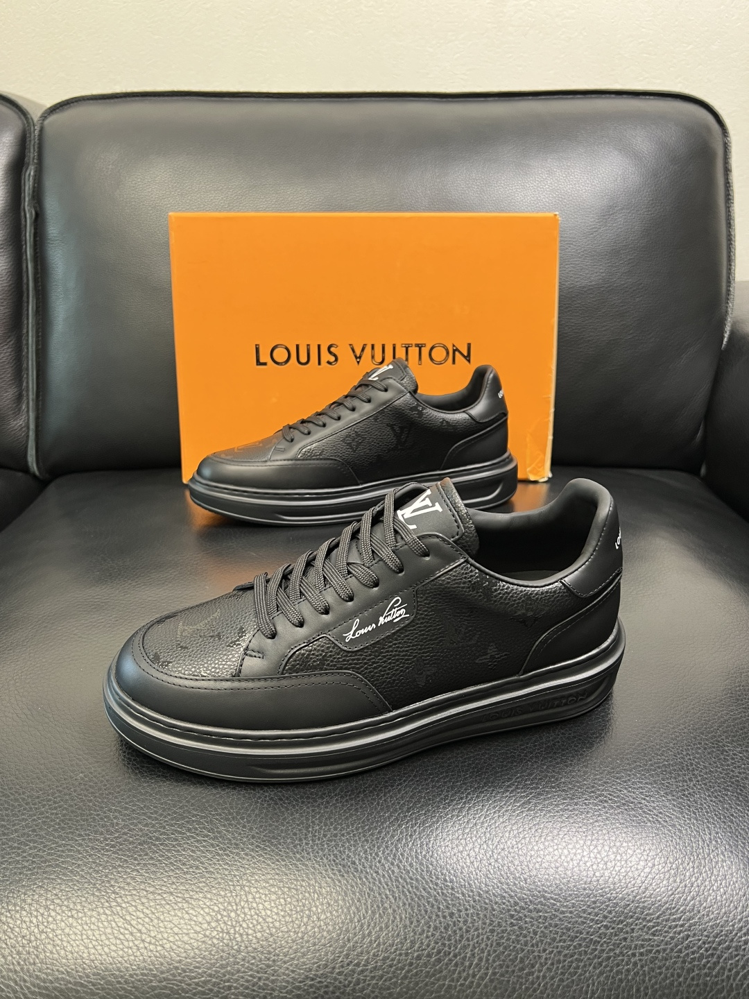 Lv 高品质 顶级工艺品 路易威登，运动板鞋专柜同步，鞋面意大利进口，高品质拼接缤纷色彩复杂工艺品，进口