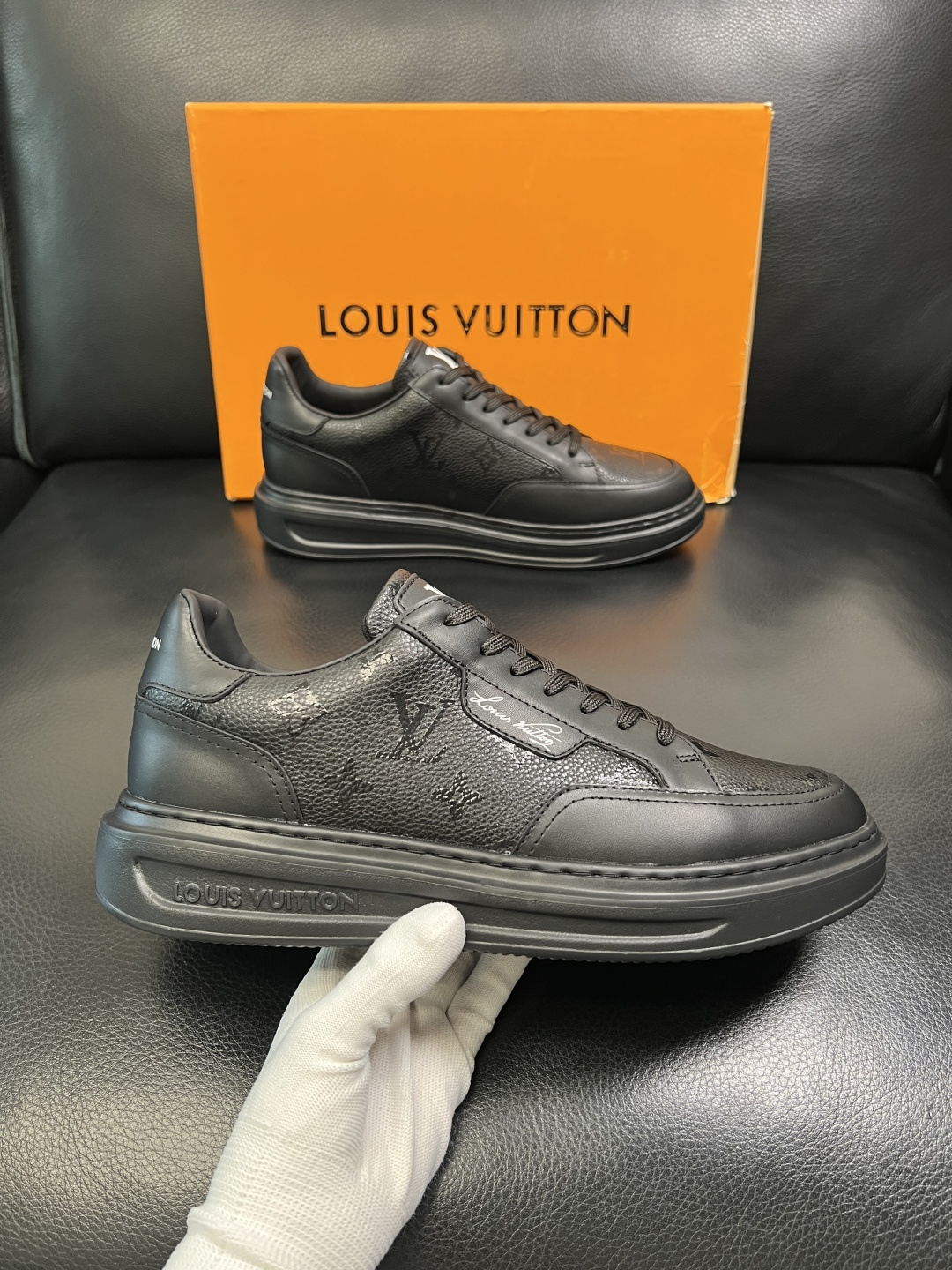 Lv 高品质 顶级工艺品 路易威登，运动板鞋专柜同步，鞋面意大利进口，高品质拼接缤纷色彩复杂工艺品，进口