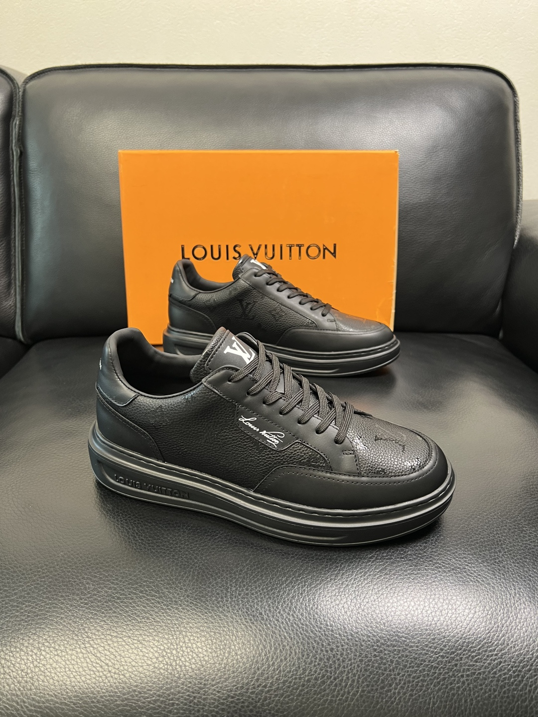 Lv 高品质 顶级工艺品 路易威登，运动板鞋专柜同步，鞋面意大利进口，高品质拼接缤纷色彩复杂工艺品，进口