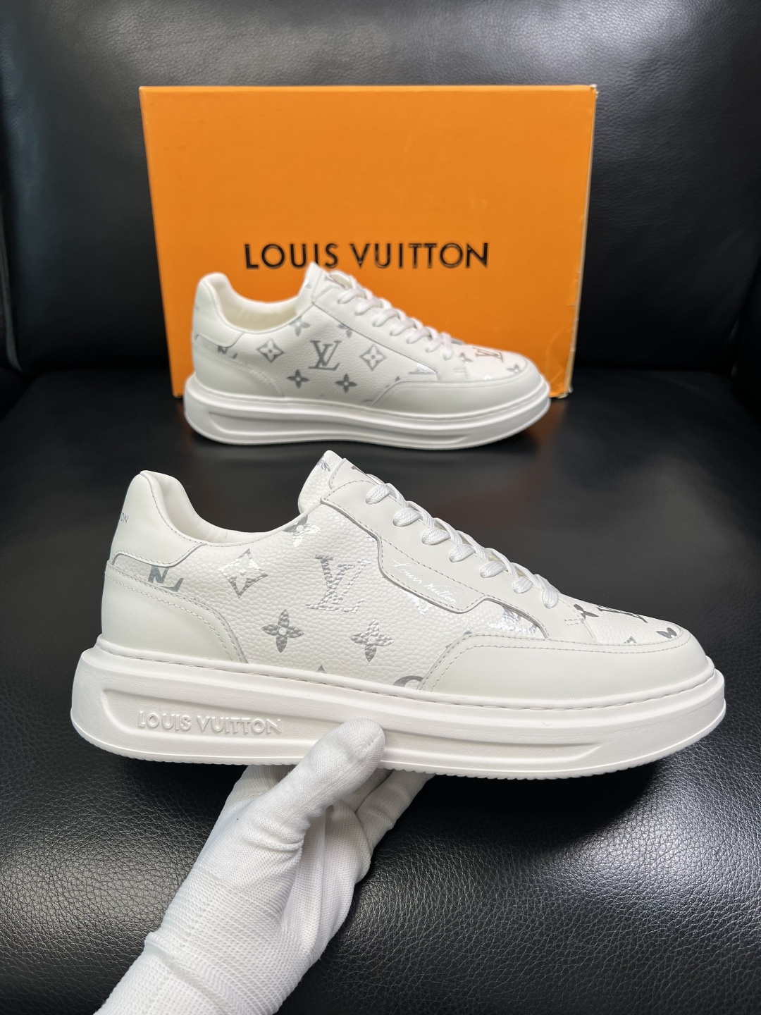 Lv 高品质 顶级工艺品 路易威登，运动板鞋专柜同步，鞋面意大利进口，高品质拼接缤纷色彩复杂工艺品，进口