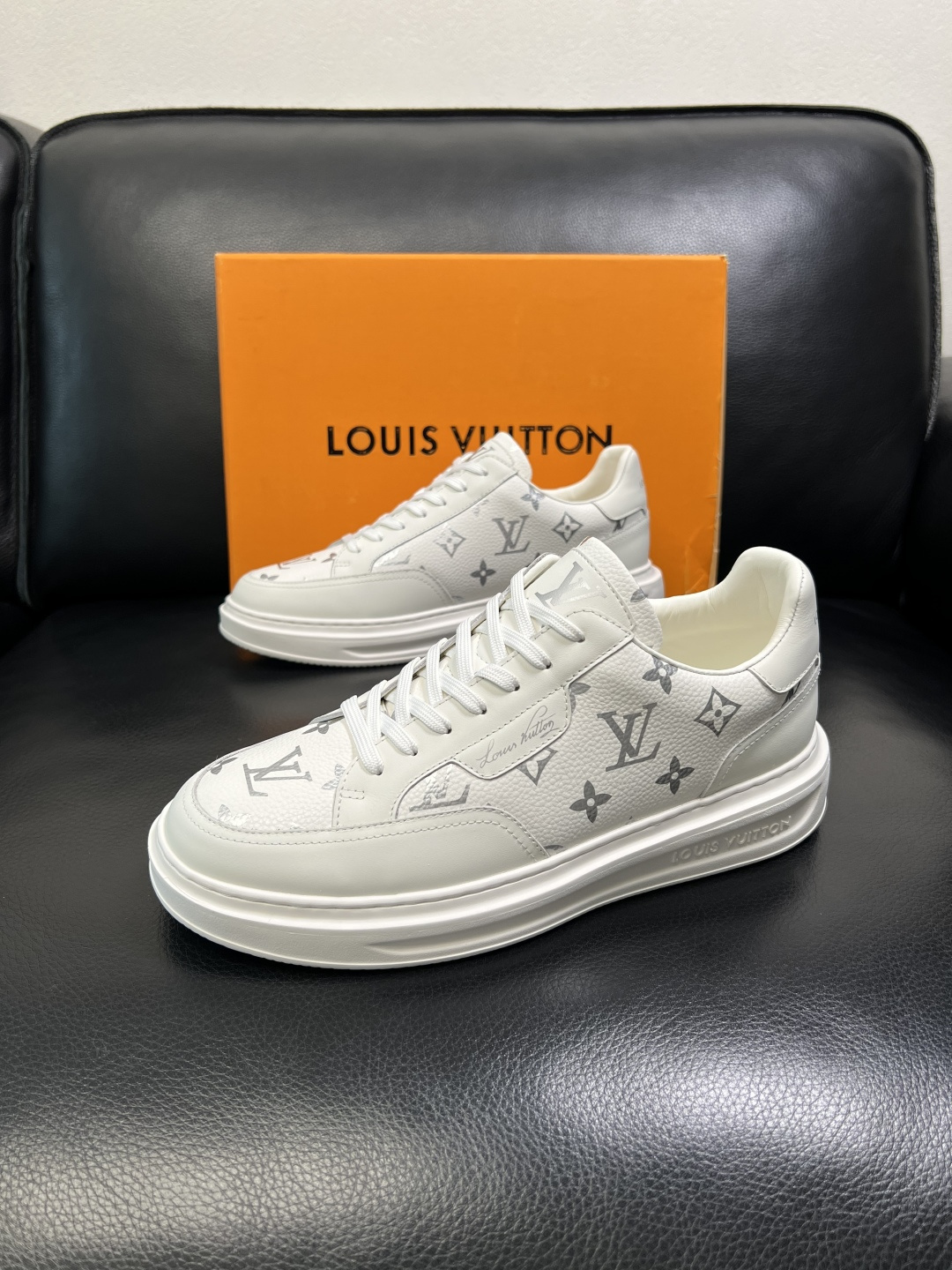 Lv 高品质 顶级工艺品 路易威登，运动板鞋专柜同步，鞋面意大利进口，高品质拼接缤纷色彩复杂工艺品，进口