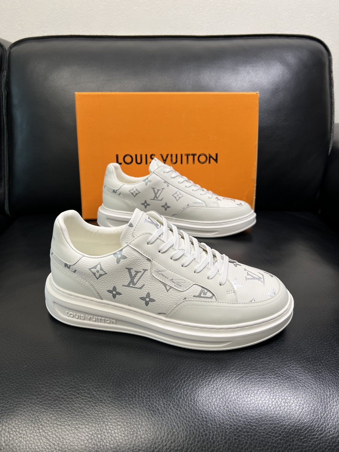 Lv 高品质 顶级工艺品 路易威登，运动板鞋专柜同步，鞋面意大利进口，高品质拼接缤纷色彩复杂工艺品，进口