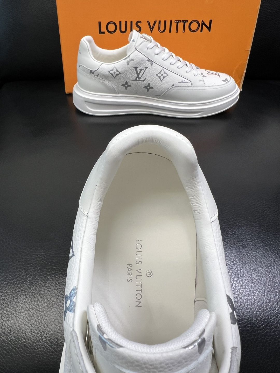 Lv 高品质 顶级工艺品 路易威登，运动板鞋专柜同步，鞋面意大利进口，高品质拼接缤纷色彩复杂工艺品，进口