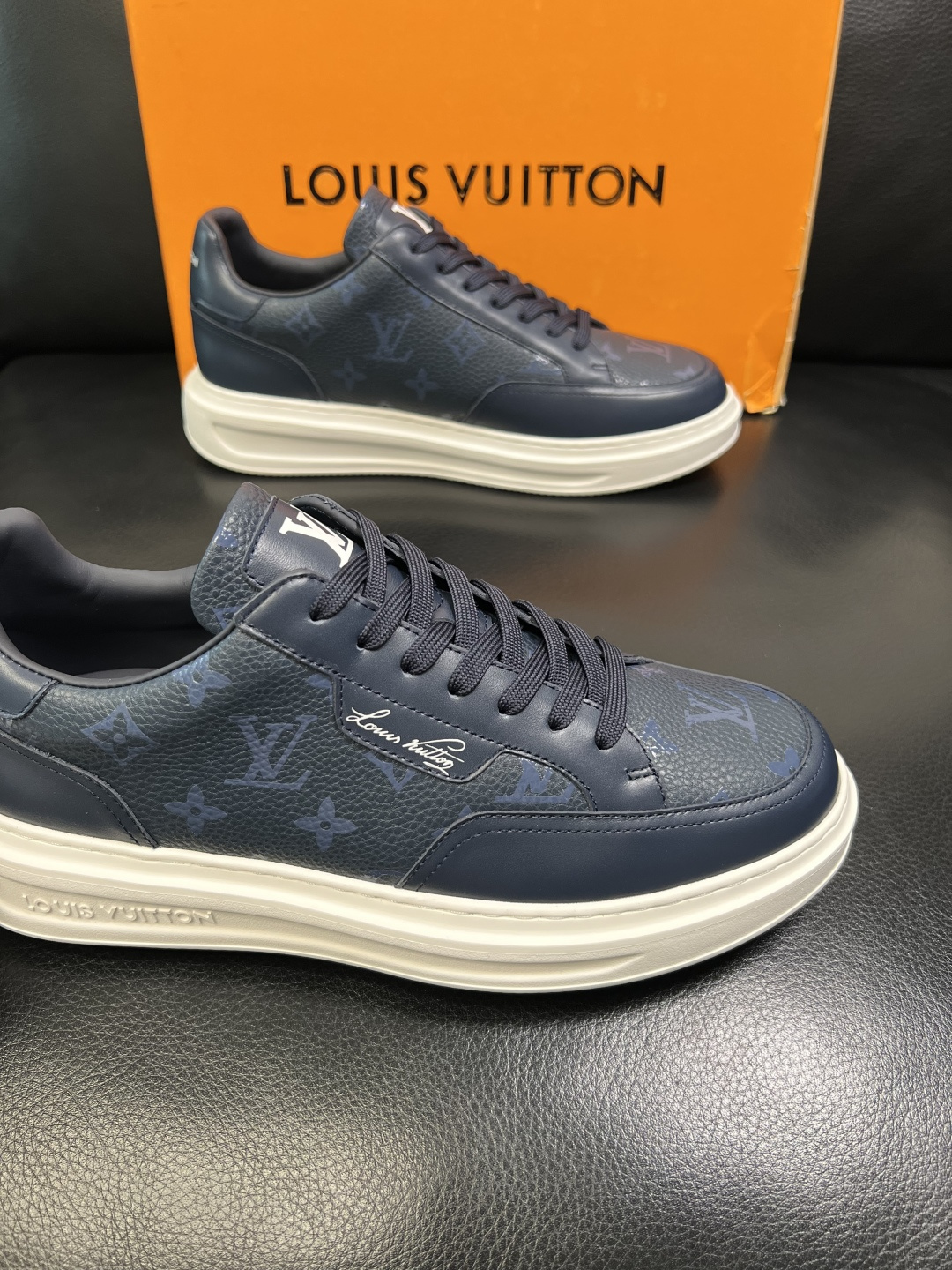 Lv 高品质 顶级工艺品 路易威登，运动板鞋专柜同步，鞋面意大利进口，高品质拼接缤纷色彩复杂工艺品，进口