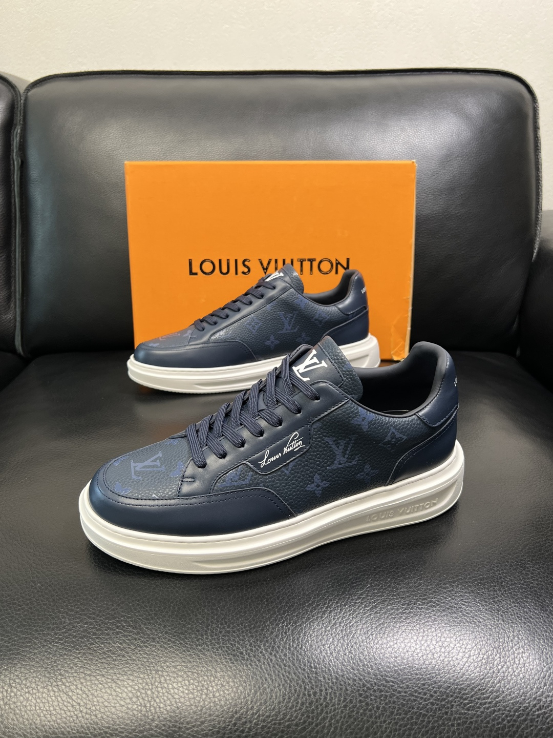 Lv 高品质 顶级工艺品 路易威登，运动板鞋专柜同步，鞋面意大利进口，高品质拼接缤纷色彩复杂工艺品，进口