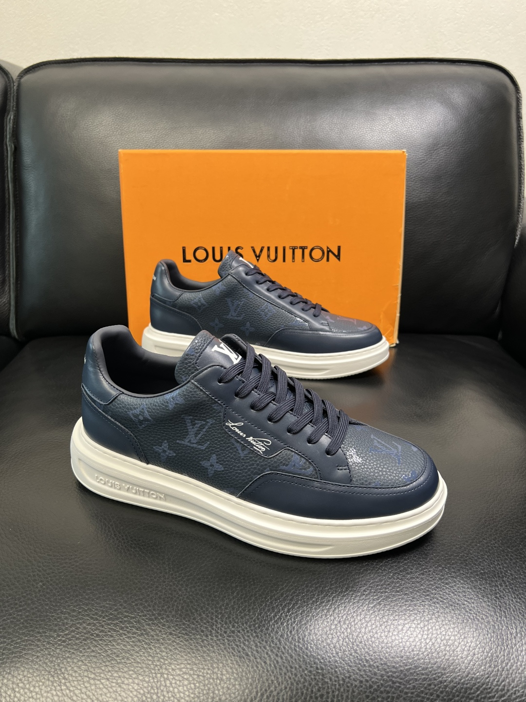 Lv 高品质 顶级工艺品 路易威登，运动板鞋专柜同步，鞋面意大利进口，高品质拼接缤纷色彩复杂工艺品，进口