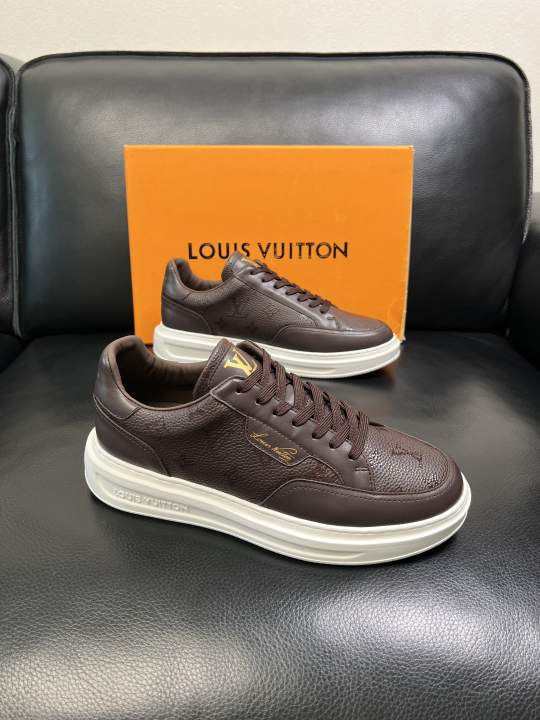 NO:690450,Lv high-quality top crafts Louis Vuitton, sports sneakers counter synchronization, uppers imported from Italy, high-quality splicing colorful complex crafts, imported mesh pads are soft and comfortable, original soles are specially provided by the original factory, TPU exclusive movable molded soles are super comfortable, original factory follow-up goods, code number 38-44 (customized 45), louis vuitton, louis vuitton19860909Lv 高品质 顶级工艺品 路易威登,运动板鞋专柜同步,鞋面意大利进口,高品质拼接缤纷色彩复杂工艺品,进口网布里垫柔软舒适,鞋底原厂特供原版底,TPU独家活动成型底超级舒适,原厂跟单货,码数 38-44（订做45）,,louis vuitton,louis vuitton,Men's shoes