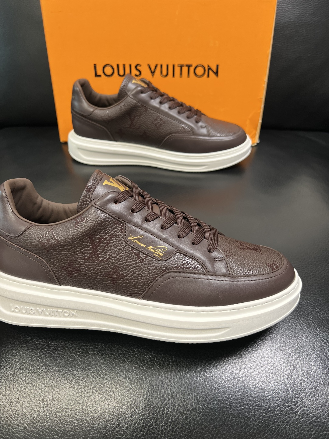 Lv 高品质 顶级工艺品 路易威登，运动板鞋专柜同步，鞋面意大利进口，高品质拼接缤纷色彩复杂工艺品，进口