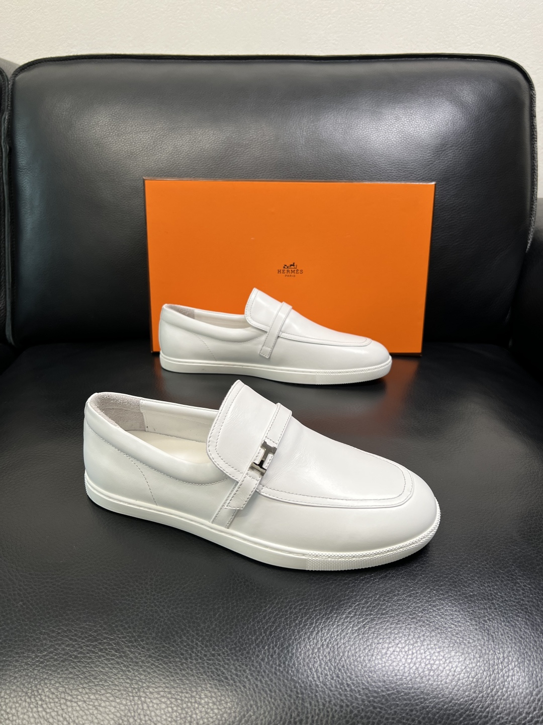 NO:704621,Hermes high-quality top crafts Hermès counters sell original factory configurations at the same time, original cowhide fabrics imported from Italy, high-quality splicing technology, fully imported water-dyed cowhide linings, original soles specially provided by the factory and super comfortable, original factory and single goods. Welcome to compare at the counter, code number 39-44 (customized 38 45 46), hermes, hermes, cowhide19860909Hermes 高品质 顶级工艺品 爱马仕 专柜同步发售原厂配置,意大利进口原版牛皮面料,高品质拼接工艺,全进口水染牛皮里垫,鞋底原厂特供原版底超级舒适,原厂跟单货 欢迎对比专柜同步,码数 39-44（ 订做 38 45 46）,,hermes,hermes,cowhide,Men's shoes