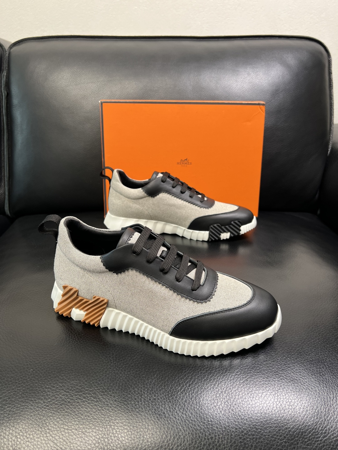 NO:704622,Hermes high-quality top crafts Hermès counters sell original factory configuration at the same time, original cowhide fabric imported from Italy, high-quality splicing technology, fully imported water-dyed cowhide lining, original soles specially provided by the factory and super comfortable, original factory and single goods. Welcome to compare at the counter simultaneously, code number 38-44 (customized 45 46), hermes, hermes, cowhide19860909Hermes 高品质 顶级工艺品 爱马仕 专柜同步发售原厂配置,意大利进口原版牛皮面料,高品质拼接工艺,全进口水染牛皮里垫,鞋底原厂特供原版底超级舒适,原厂跟单货 欢迎对比专柜同步,码数 38-44（ 订做 45 46）,,hermes,hermes,cowhide,Men's shoes