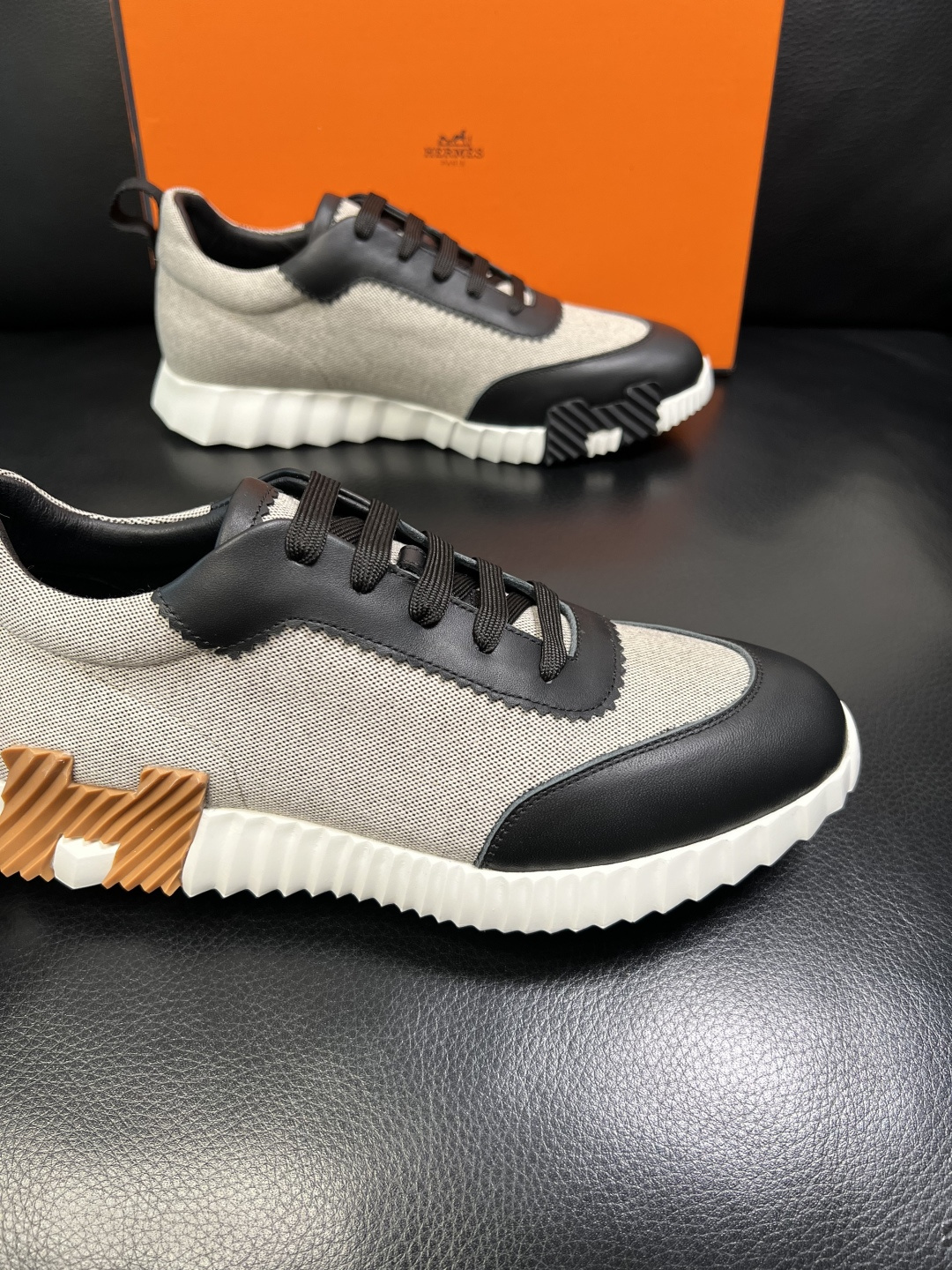 Hermes 高品质 顶级工艺品 爱马仕 专柜同步发售原厂配置，意大利进口原版牛皮面料，高品质拼接工艺，