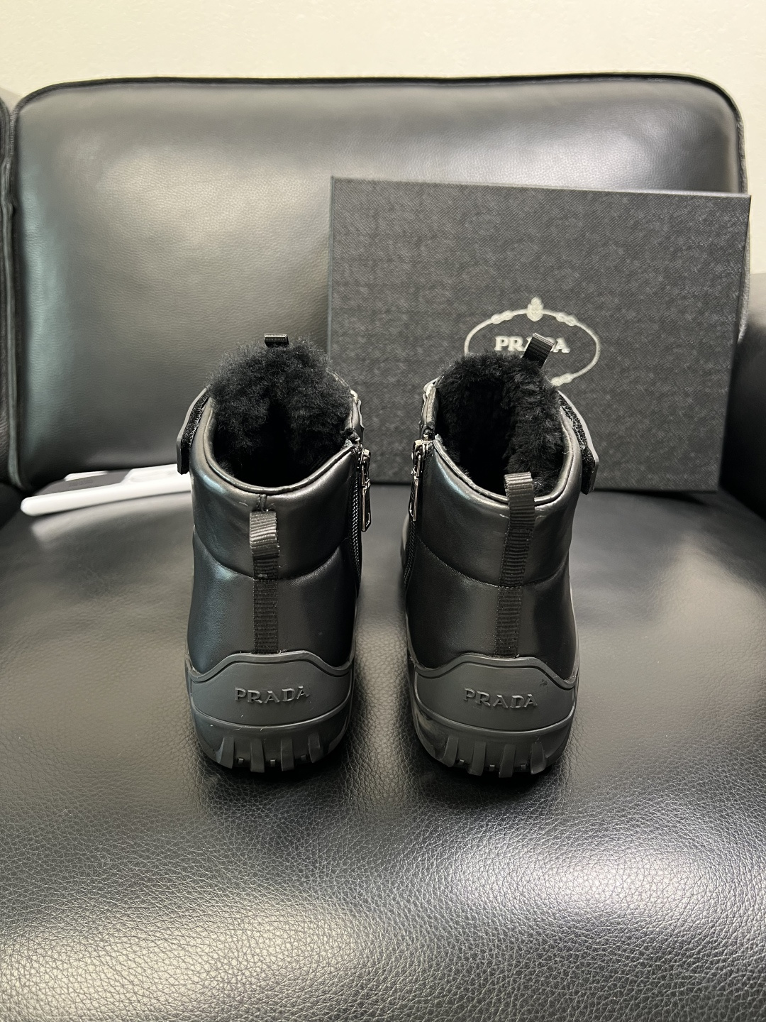 Prada 顶级工艺品，普拉达 专柜同步，靴子高帮原厂配置意大利进口牛皮拼布面料，进口牛皮内里垫，透气舒