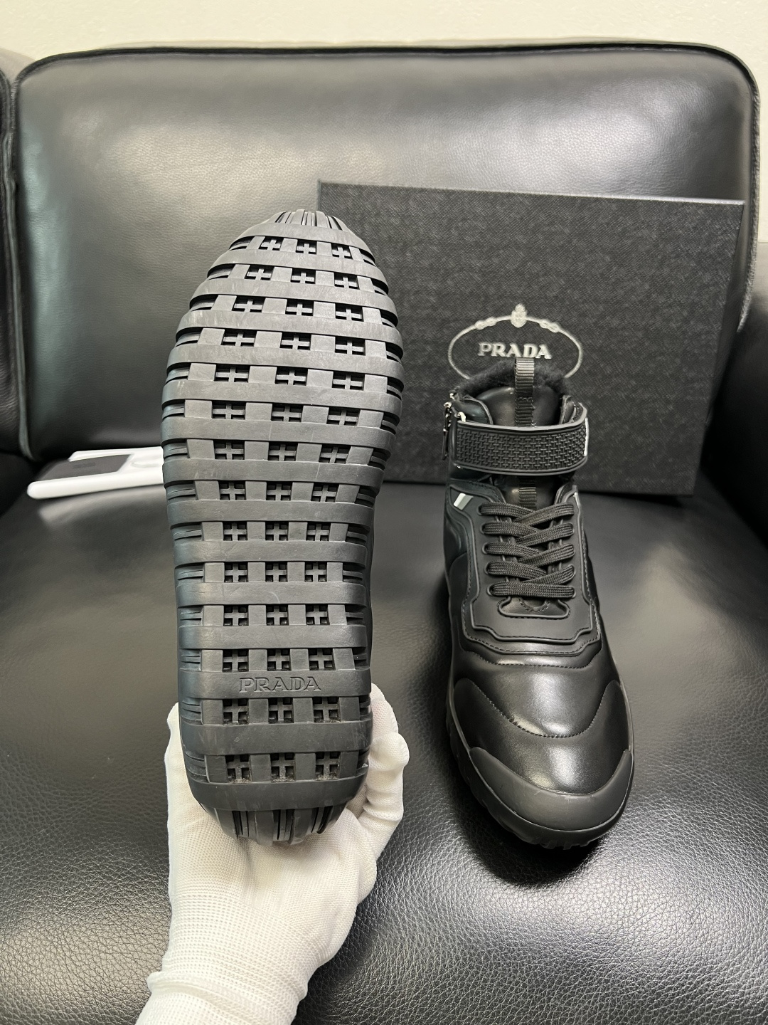 Prada 顶级工艺品，普拉达 专柜同步，靴子高帮原厂配置意大利进口牛皮拼布面料，进口牛皮内里垫，透气舒