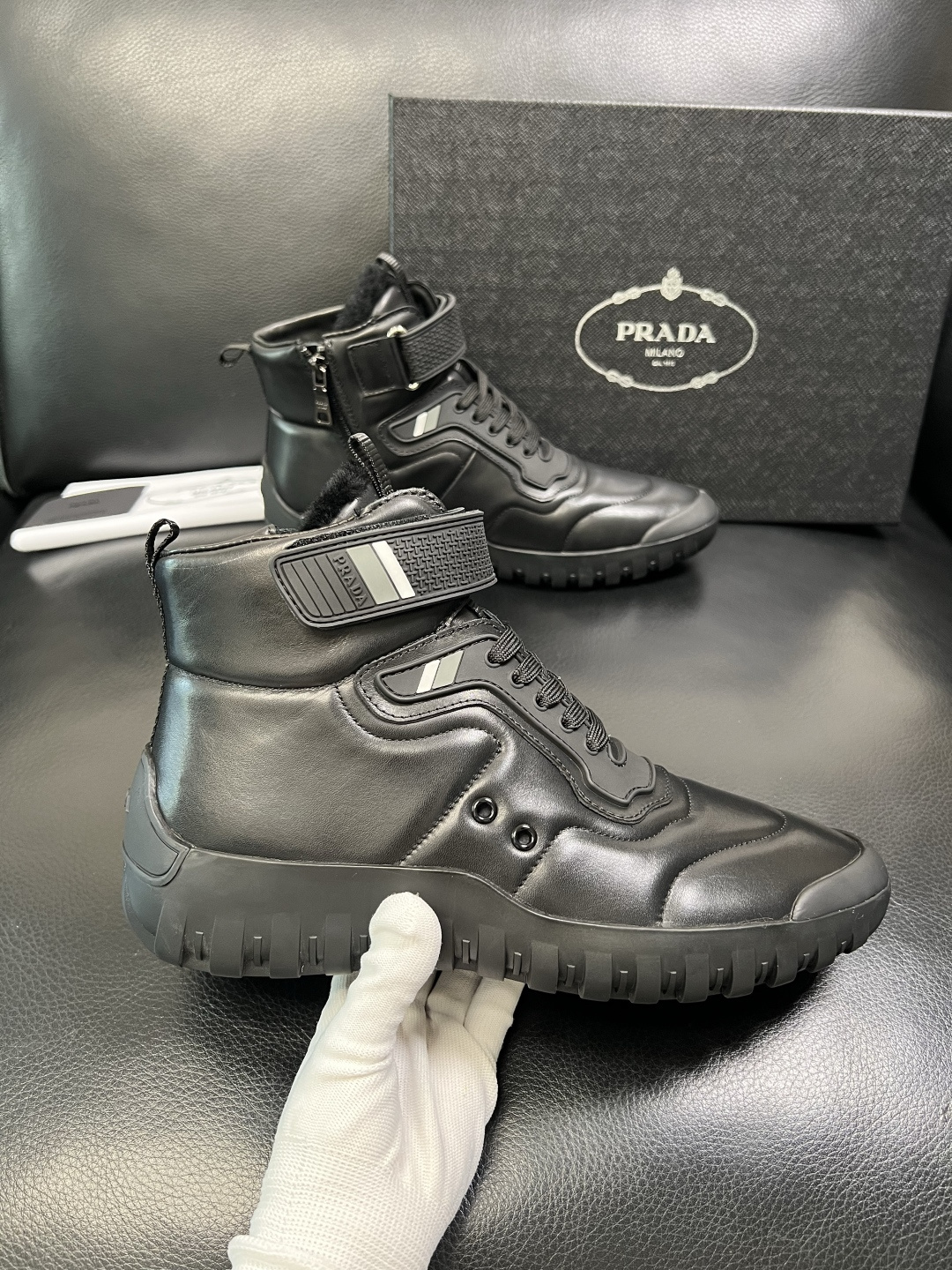 Prada 顶级工艺品，普拉达 专柜同步，靴子高帮原厂配置意大利进口牛皮拼布面料，进口牛皮内里垫，透气舒