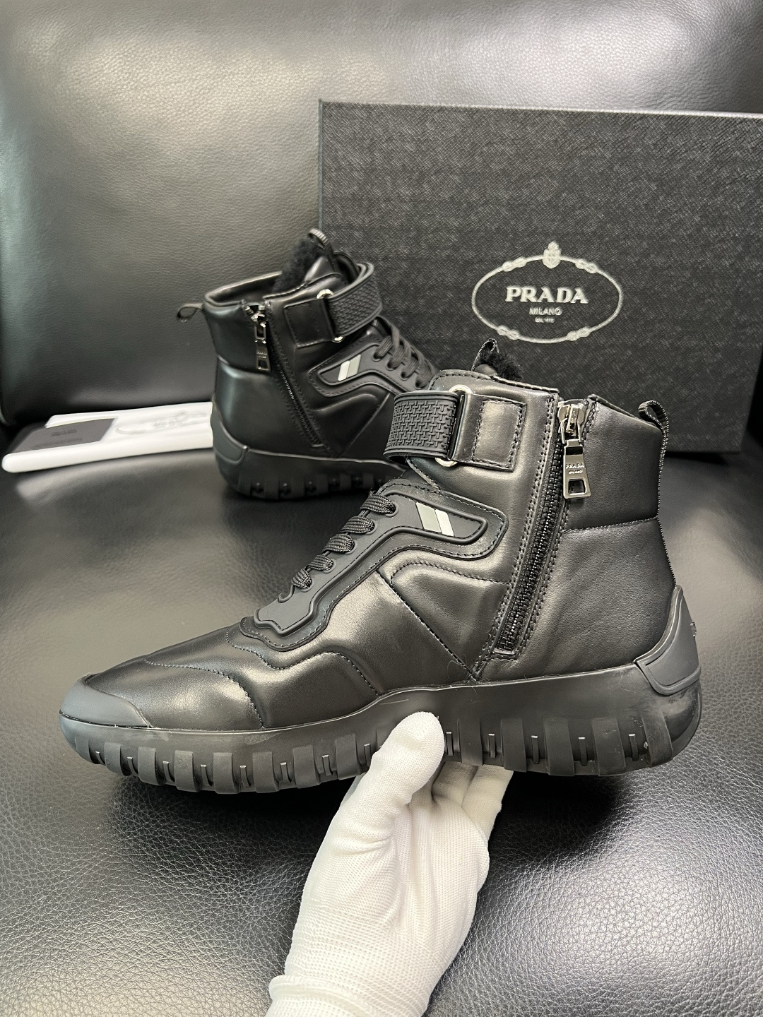 Prada 顶级工艺品，普拉达 专柜同步，靴子高帮原厂配置意大利进口牛皮拼布面料，进口牛皮内里垫，透气舒