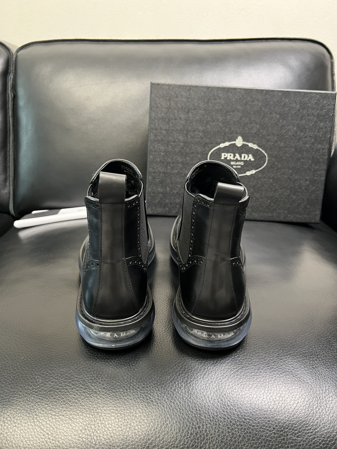 Prada 顶级工艺品，普拉达 专柜同步，靴子高帮原厂配置意大利进口牛皮拼布面料，进口牛皮内里垫，透气舒