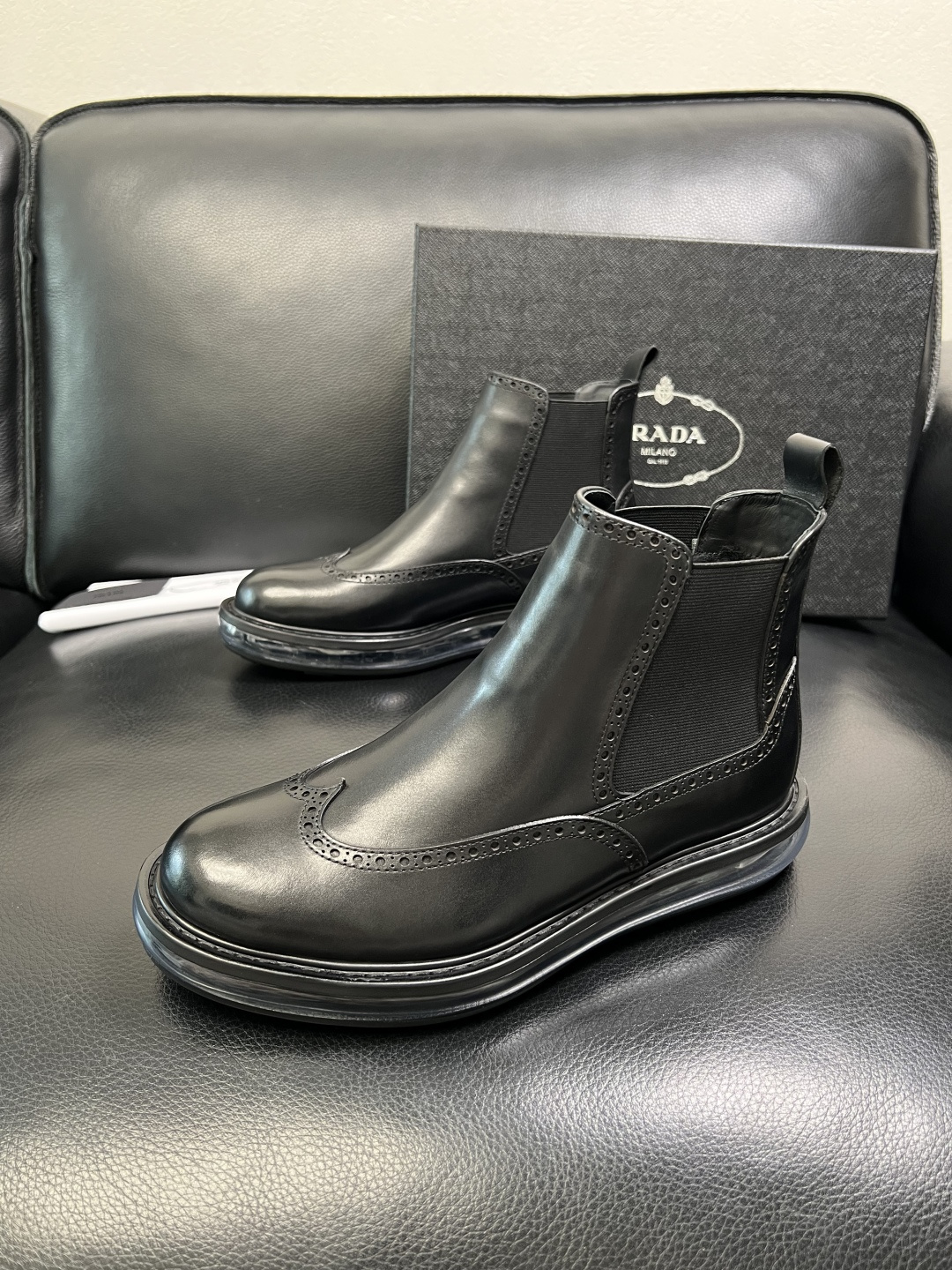 Prada 顶级工艺品，普拉达 专柜同步，靴子高帮原厂配置意大利进口牛皮拼布面料，进口牛皮内里垫，透气舒