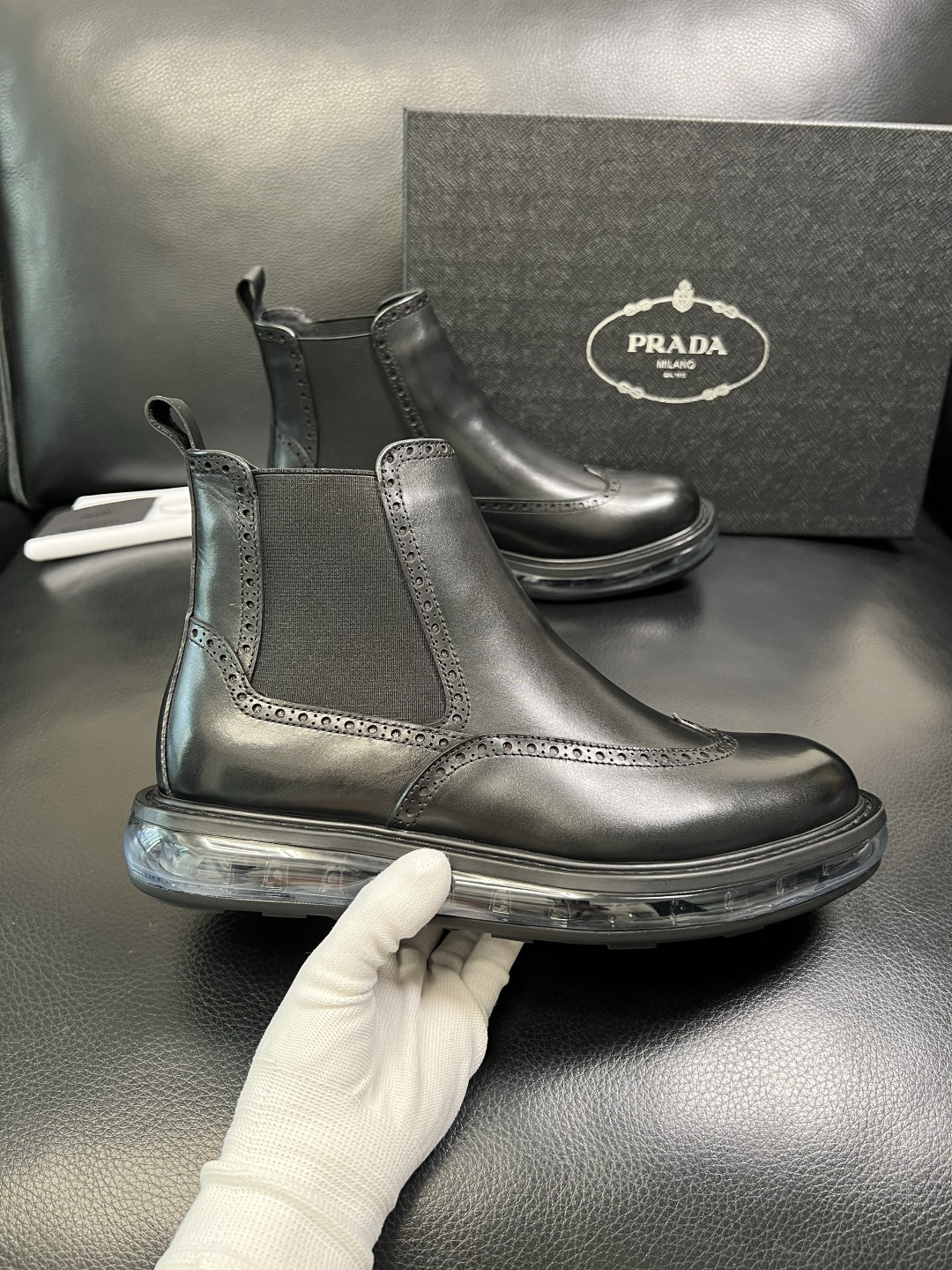 Prada 顶级工艺品，普拉达 专柜同步，靴子高帮原厂配置意大利进口牛皮拼布面料，进口牛皮内里垫，透气舒