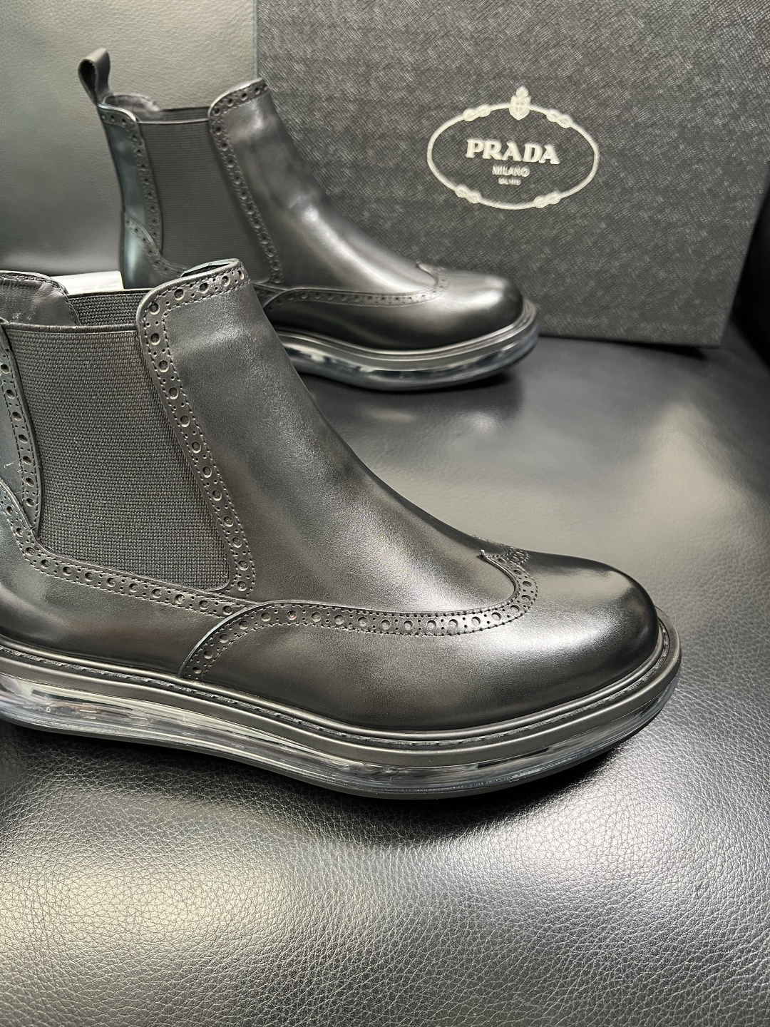 Prada 顶级工艺品，普拉达 专柜同步，靴子高帮原厂配置意大利进口牛皮拼布面料，进口牛皮内里垫，透气舒