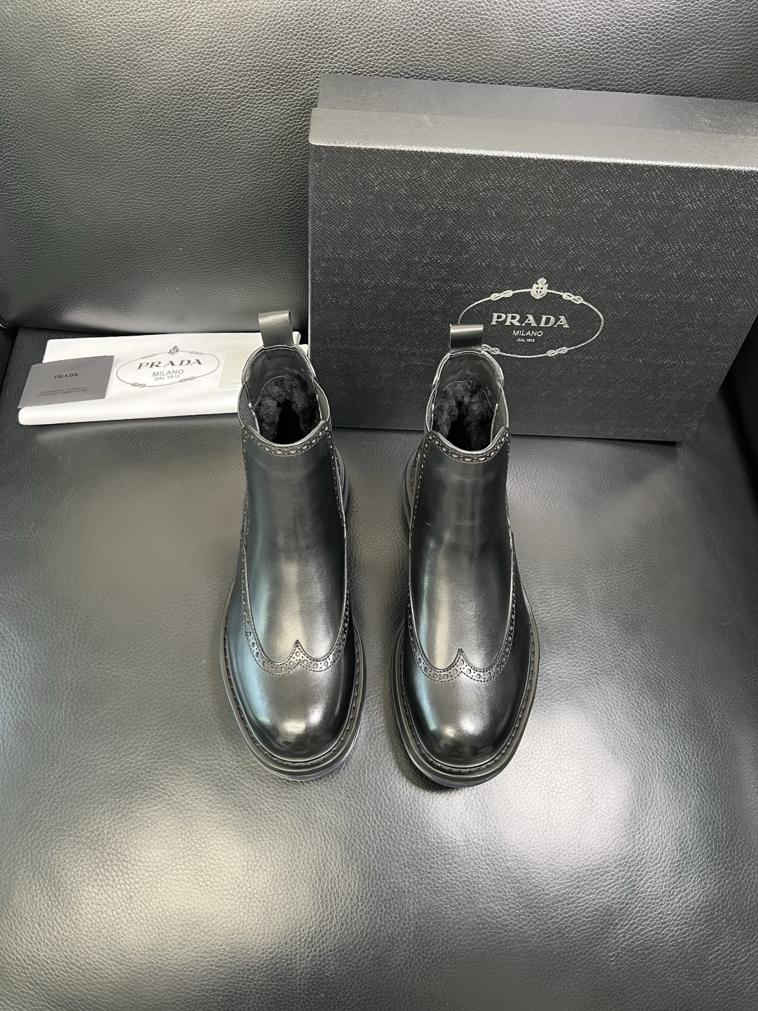 Prada 顶级工艺品，普拉达 专柜同步，靴子高帮原厂配置意大利进口牛皮拼布面料，进口牛皮内里垫，透气舒