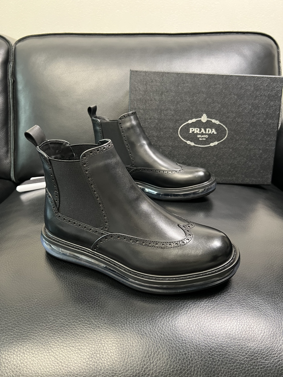 Prada 顶级工艺品，普拉达 专柜同步，靴子高帮原厂配置意大利进口牛皮拼布面料，进口牛皮内里垫，透气舒