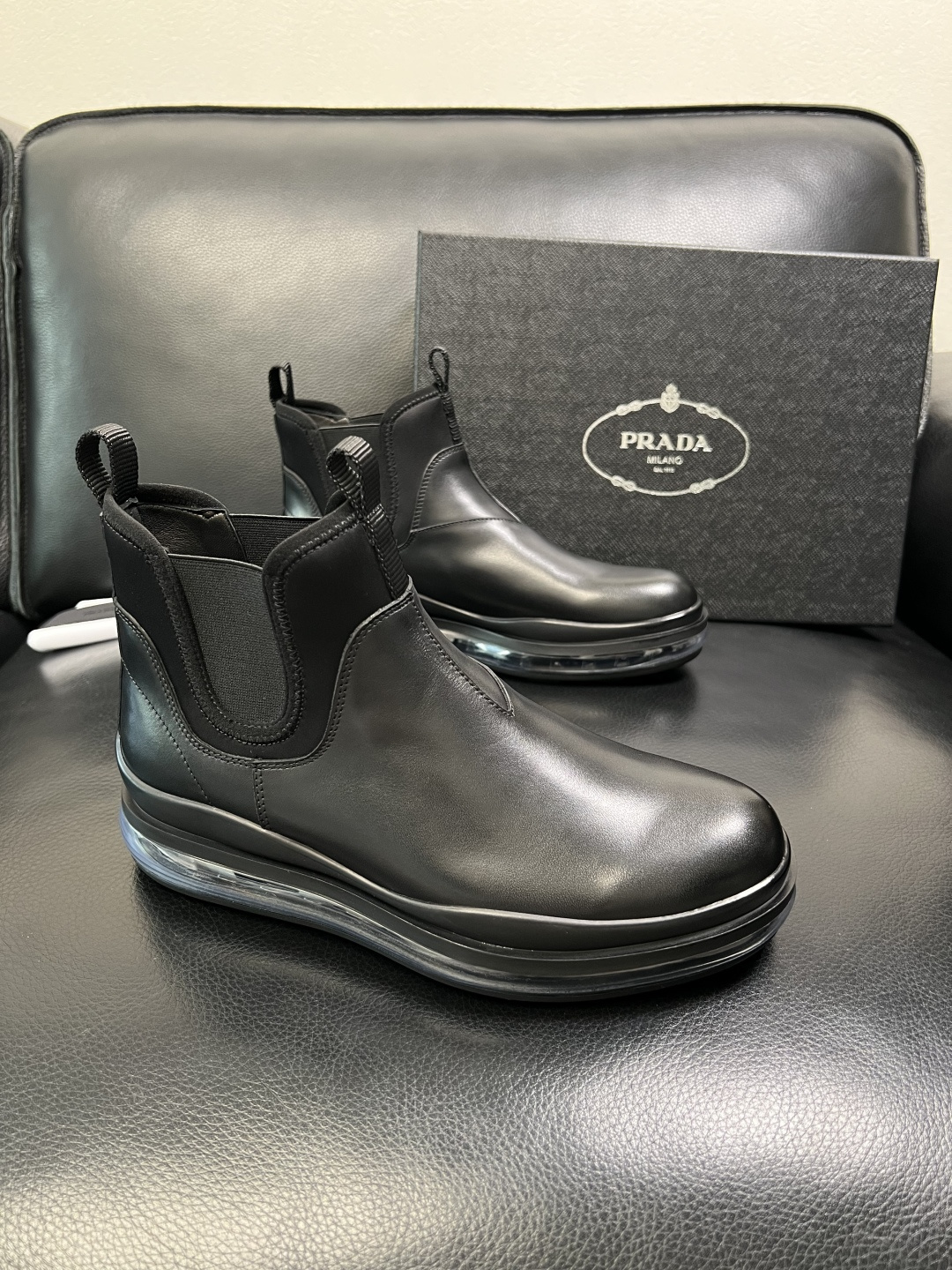 Prada 顶级工艺品，普拉达 专柜同步，靴子高帮原厂配置意大利进口牛皮拼布面料，进口牛皮内里垫，透气舒