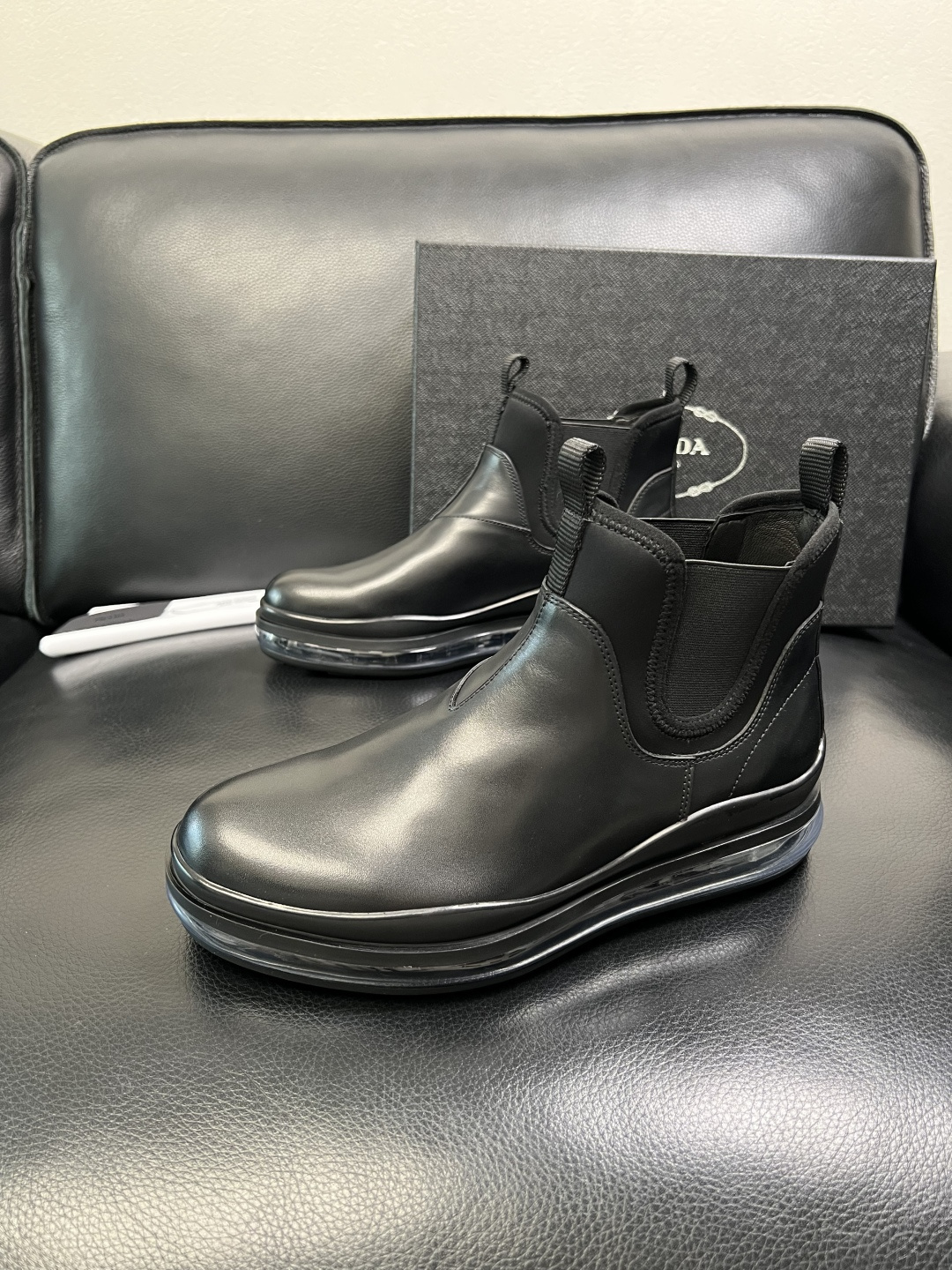 Prada 顶级工艺品，普拉达 专柜同步，靴子高帮原厂配置意大利进口牛皮拼布面料，进口牛皮内里垫，透气舒