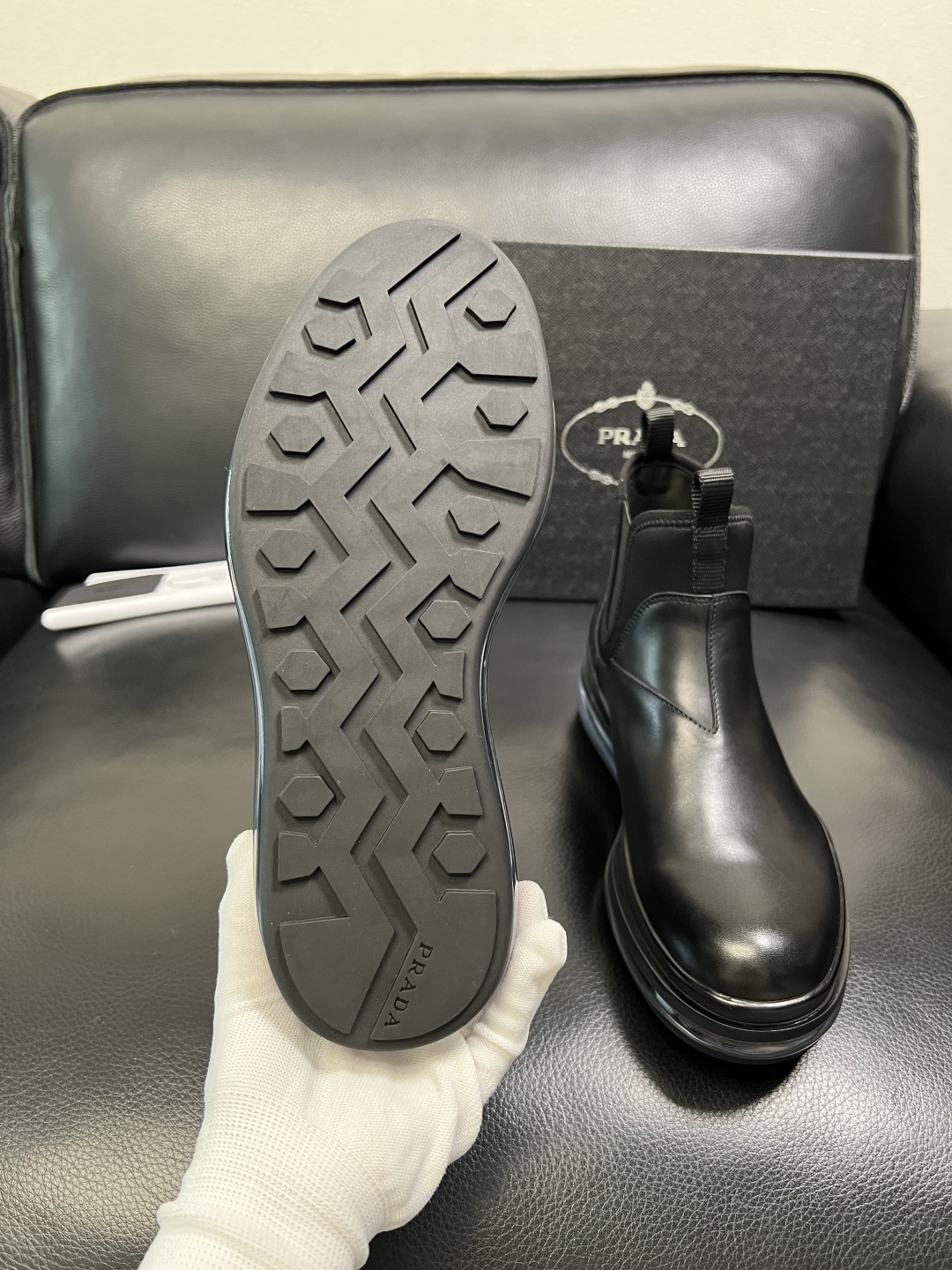 Prada 顶级工艺品，普拉达 专柜同步，靴子高帮原厂配置意大利进口牛皮拼布面料，进口牛皮内里垫，透气舒