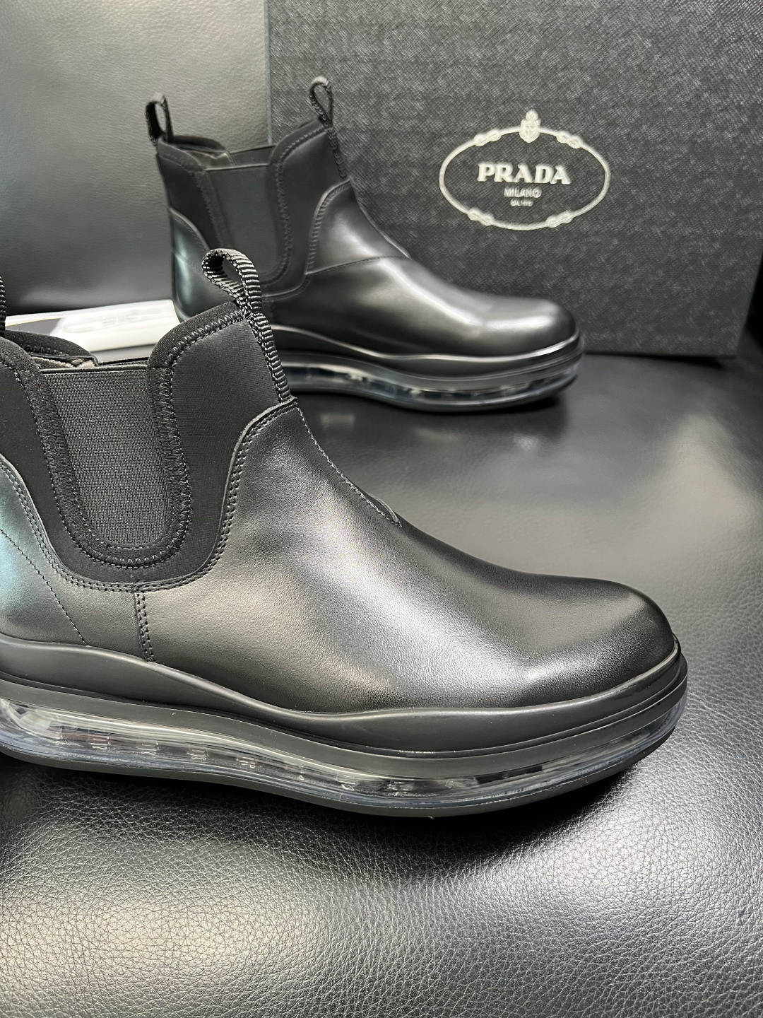 Prada 顶级工艺品，普拉达 专柜同步，靴子高帮原厂配置意大利进口牛皮拼布面料，进口牛皮内里垫，透气舒