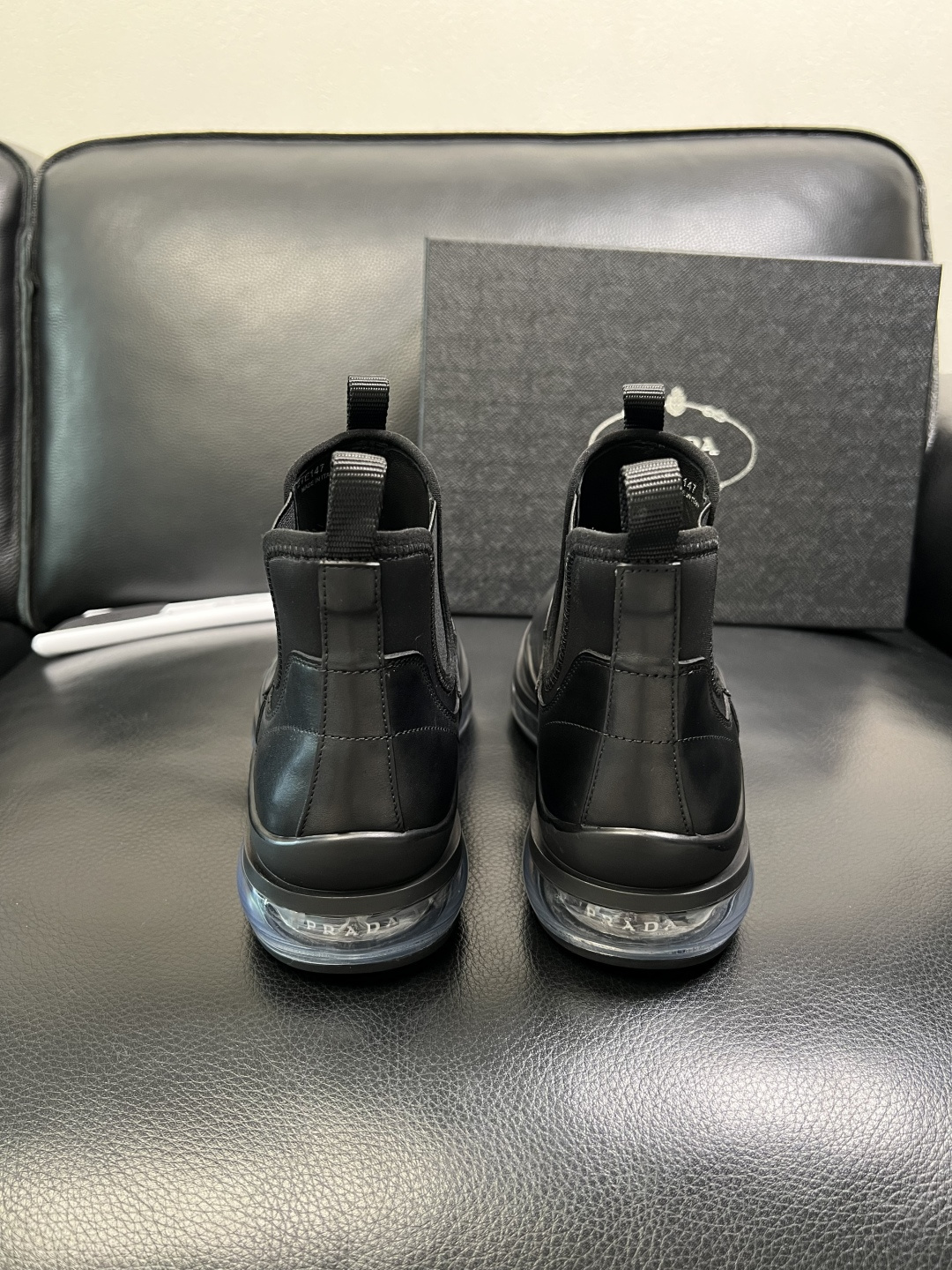 Prada 顶级工艺品，普拉达 专柜同步，靴子高帮原厂配置意大利进口牛皮拼布面料，进口牛皮内里垫，透气舒