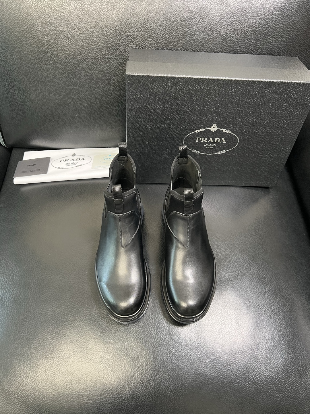 Prada 顶级工艺品，普拉达 专柜同步，靴子高帮原厂配置意大利进口牛皮拼布面料，进口牛皮内里垫，透气舒